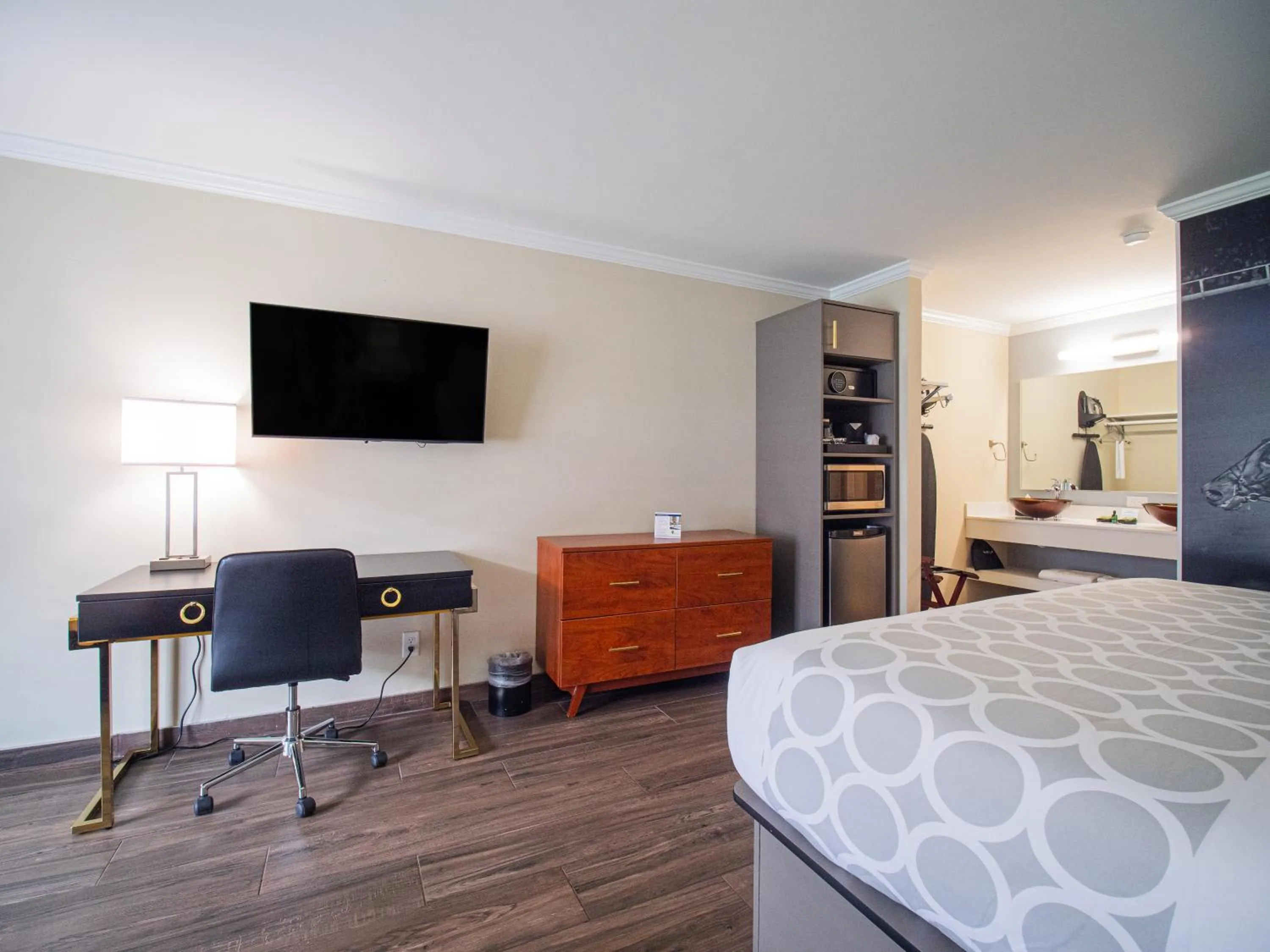 Bedroom, Bed in Equus Inn I75