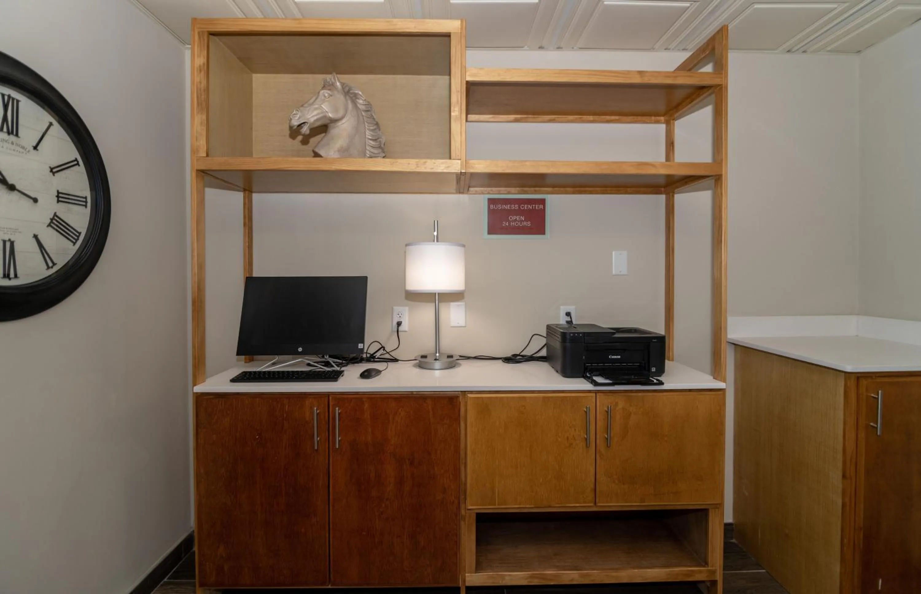 Business facilities in Equus Inn I75