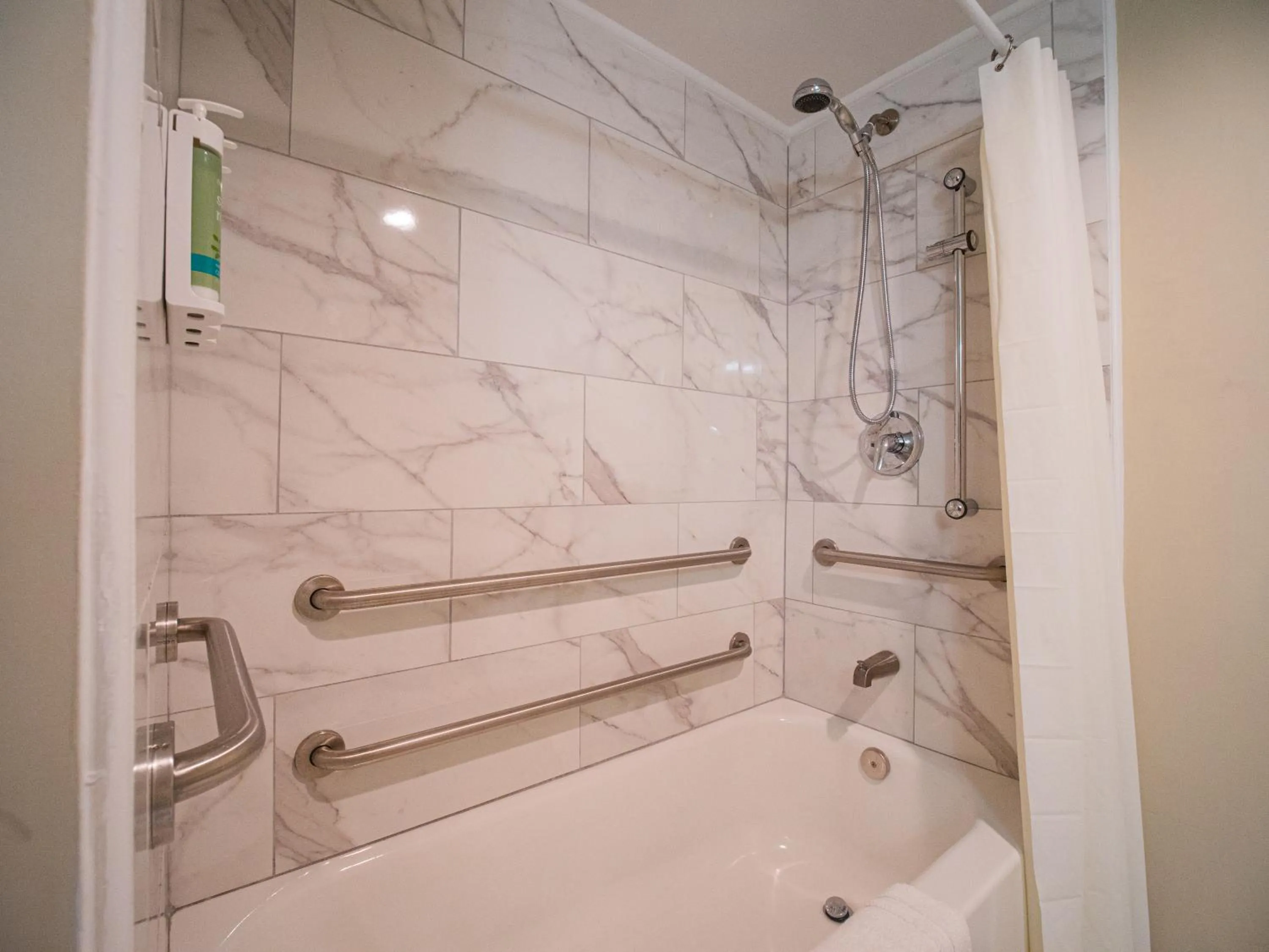 Bathroom in Equus Inn I75