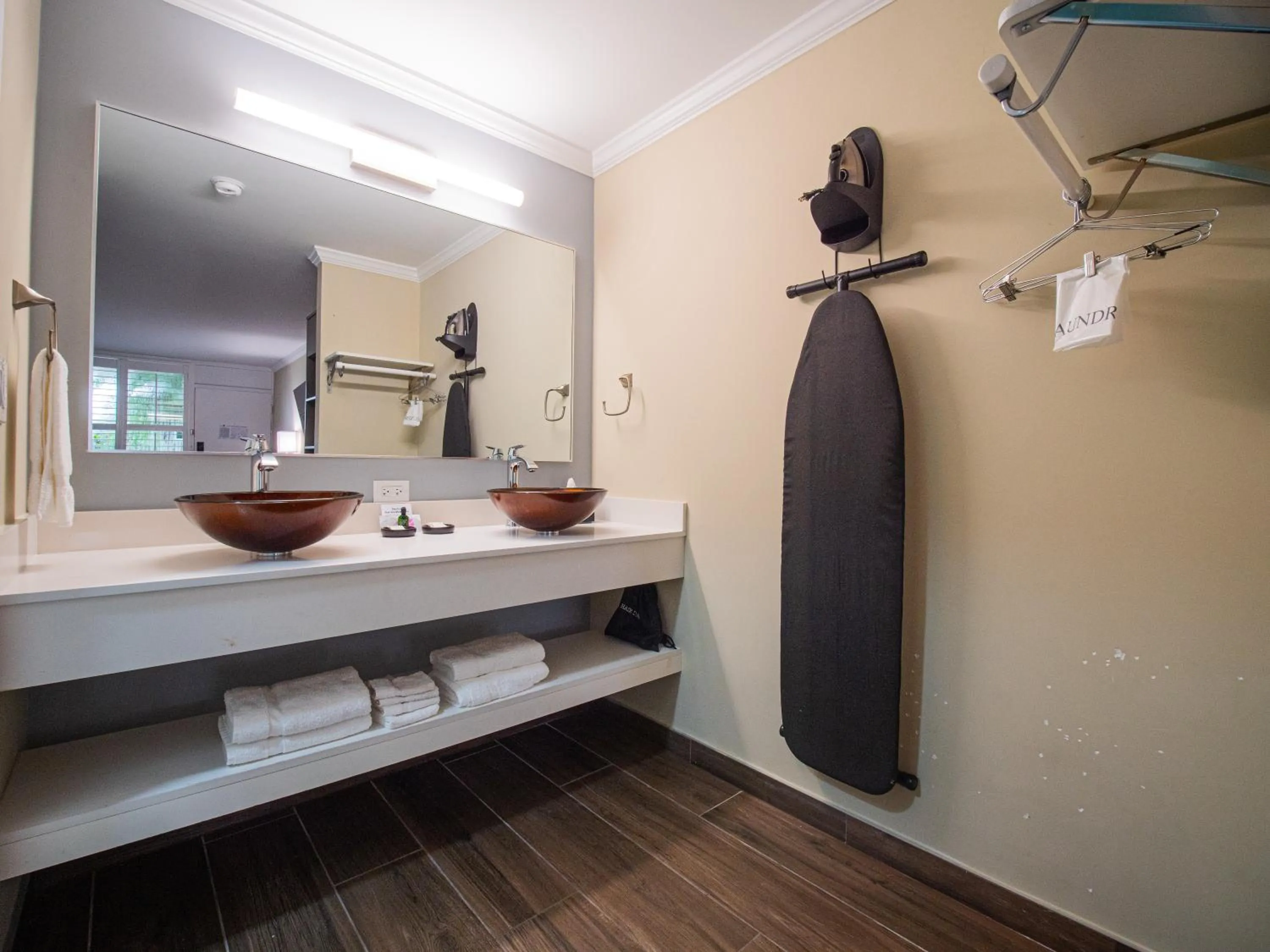 Bathroom in Equus Inn I75