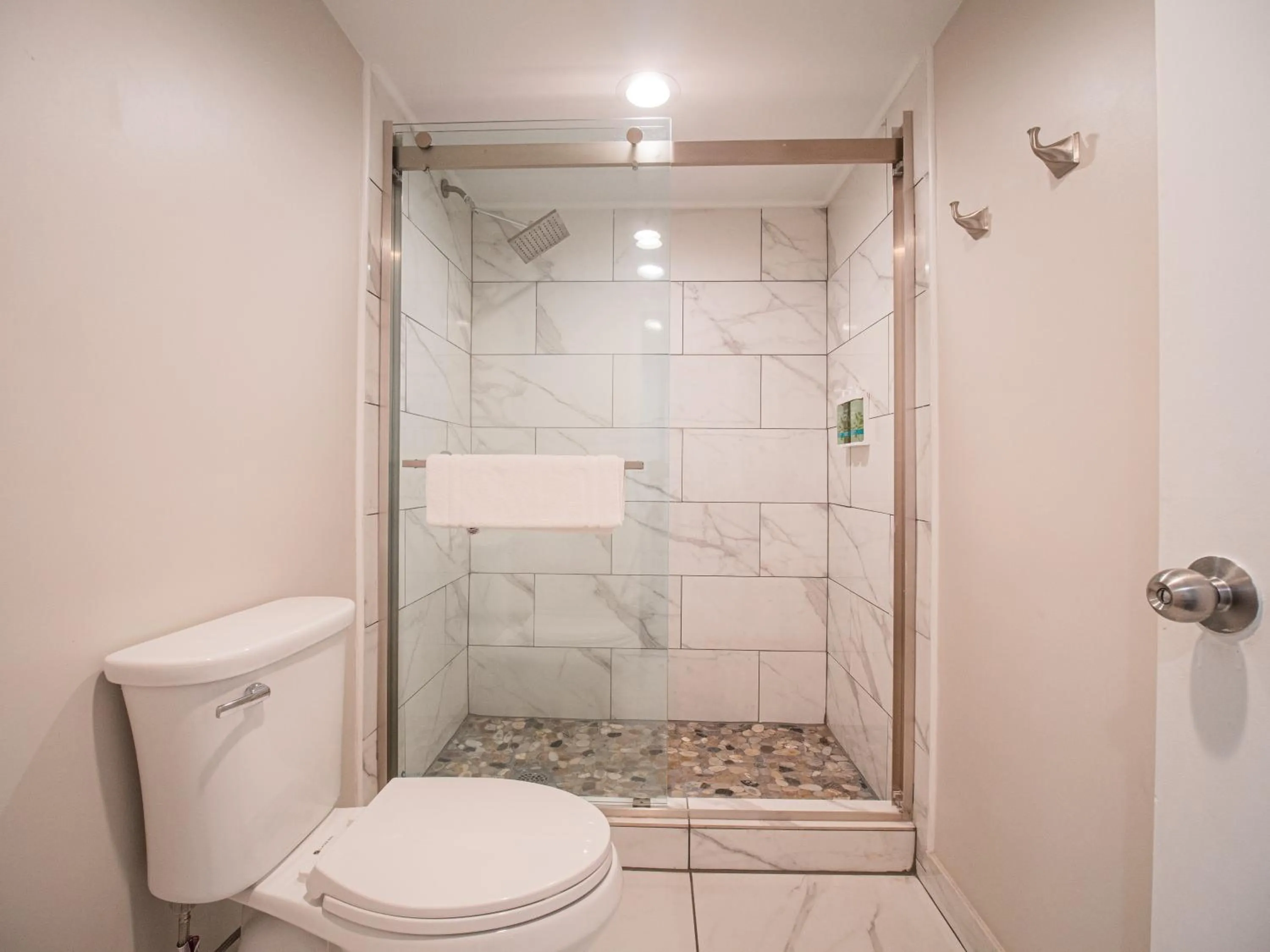 Toilet in Equus Inn I75