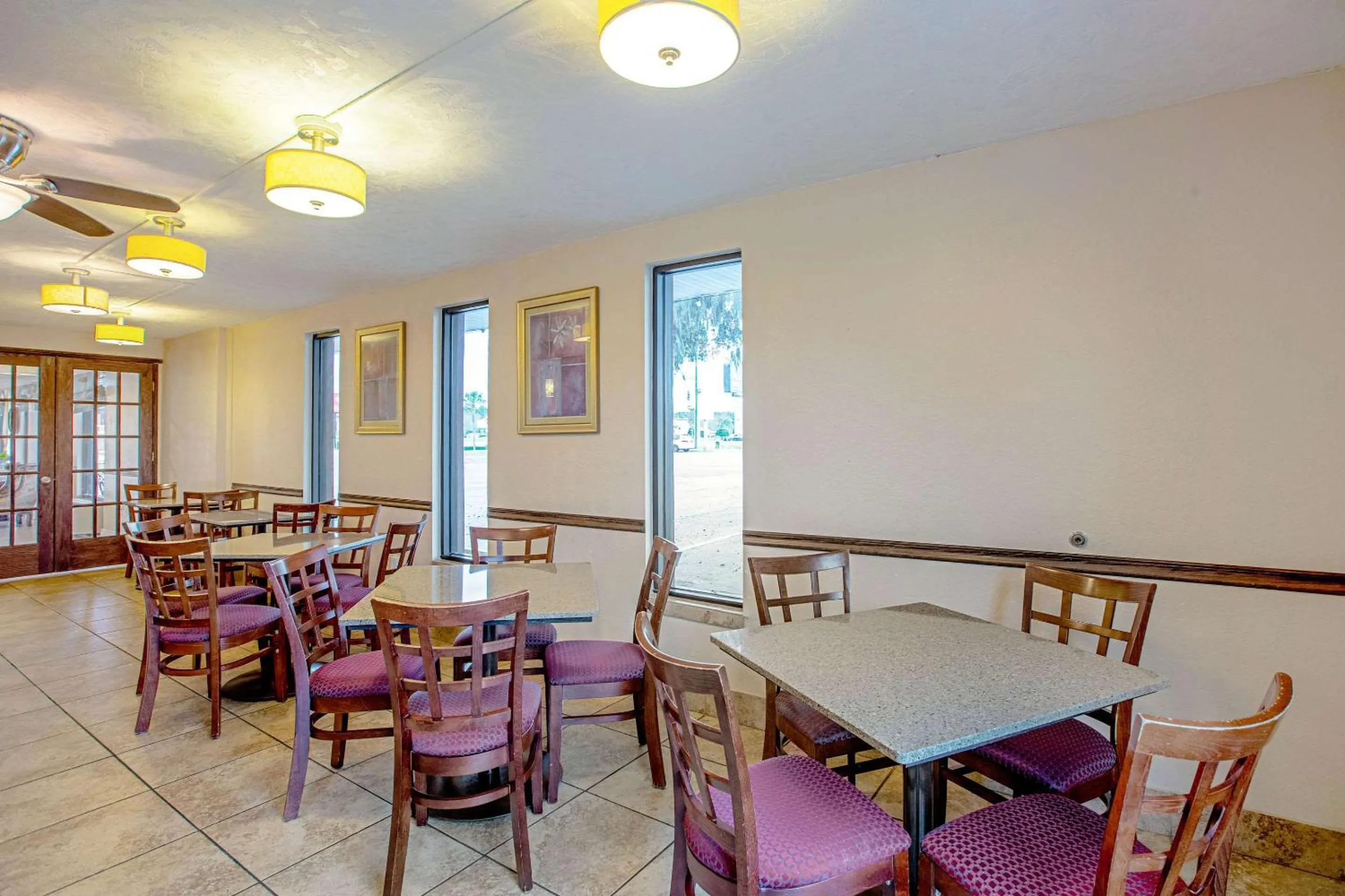 Restaurant/places to eat in Quality Inn & Suites Live Oak I-10 Exit 283