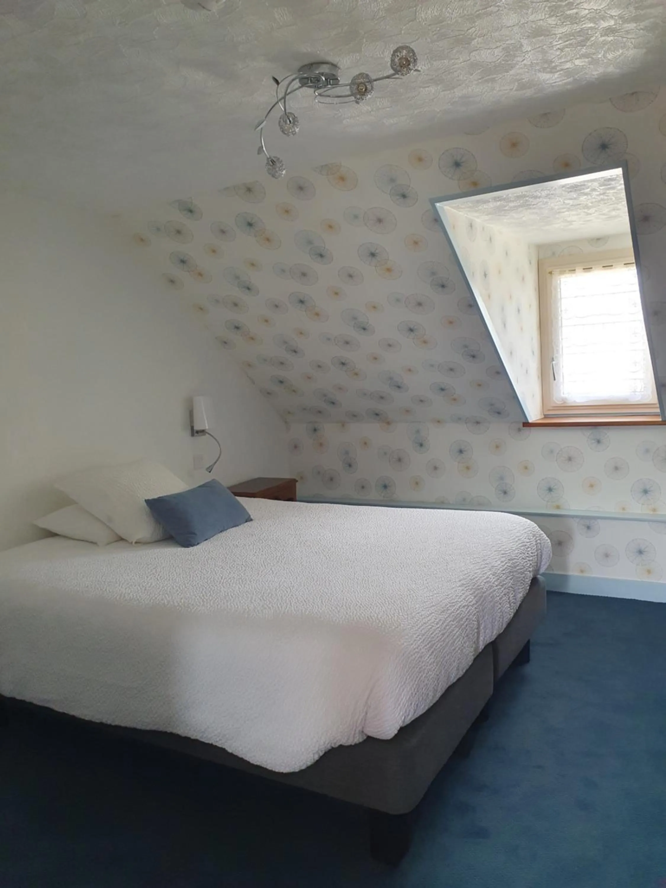 Bed in Logis hôtel LE COR D'ARGENT