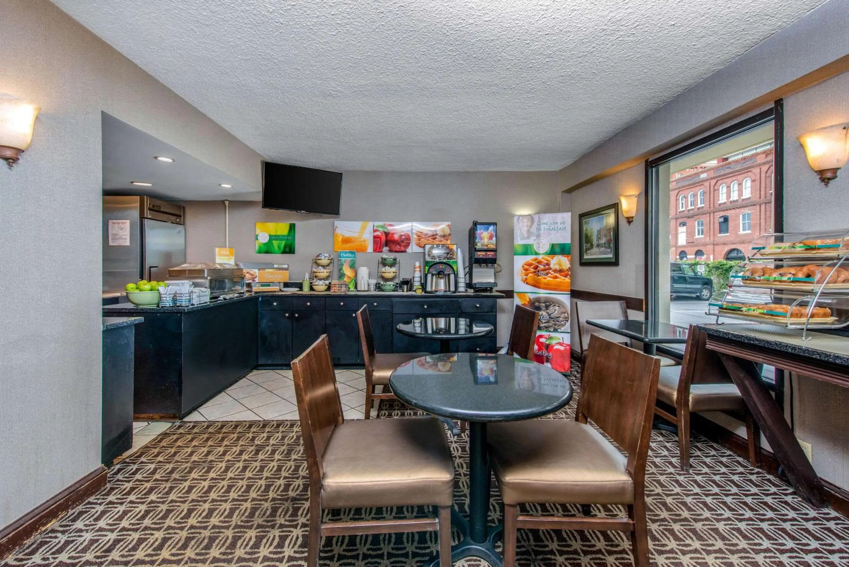 Restaurant/places to eat in Quality Inn Savannah Historic District