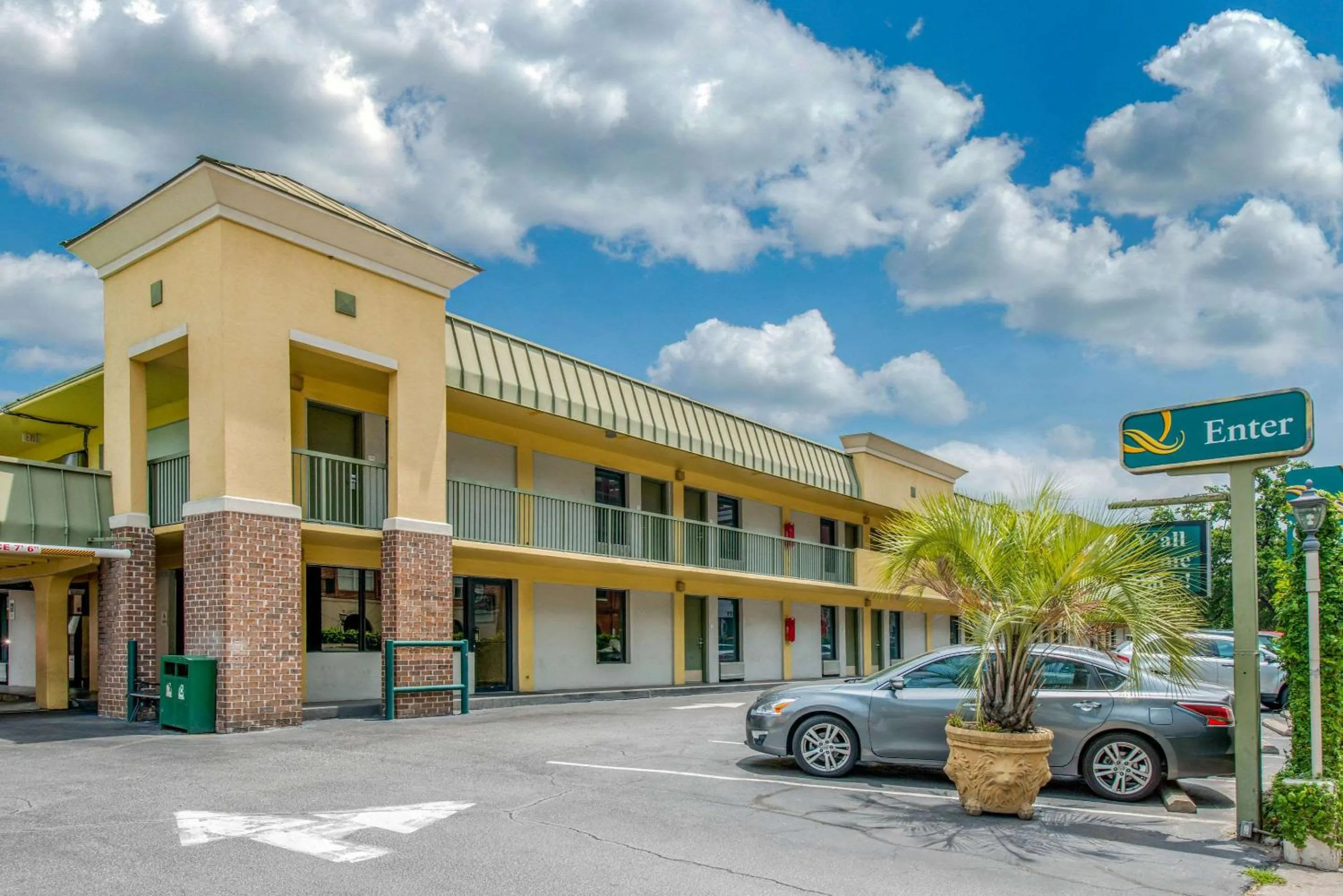 Property building in Quality Inn Savannah Historic District