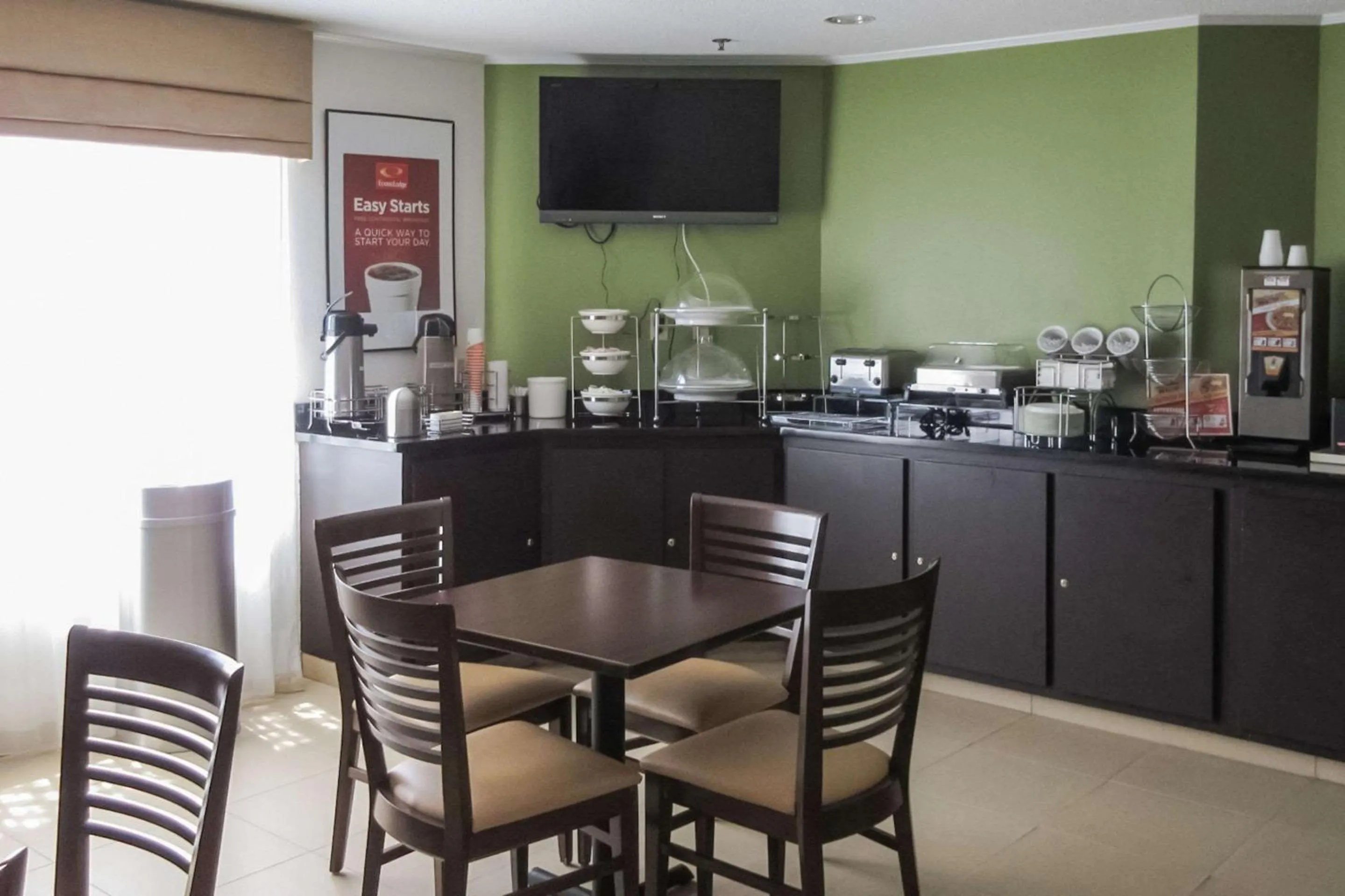 Restaurant/places to eat in Rodeway Inn Albany South