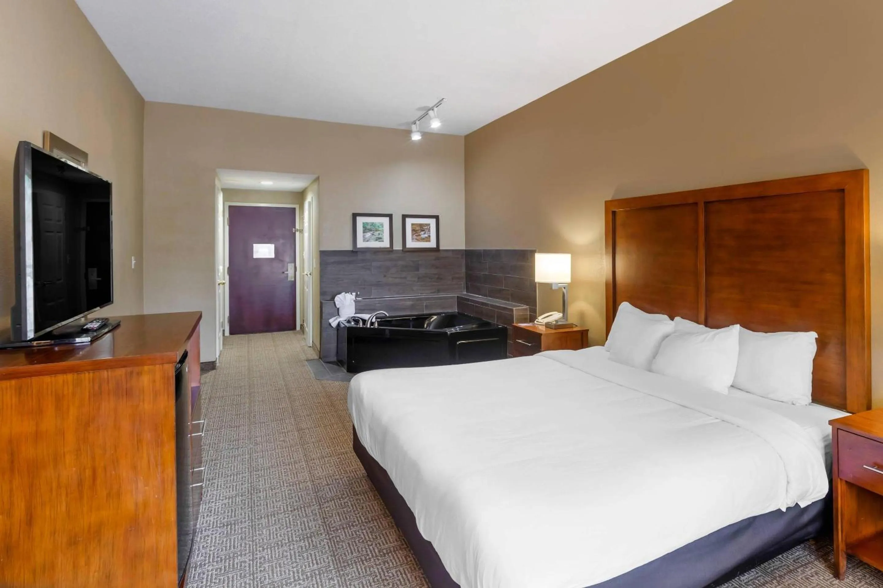 Bedroom, Bed in Comfort Inn & Suites Peachtree Corners - Norcross