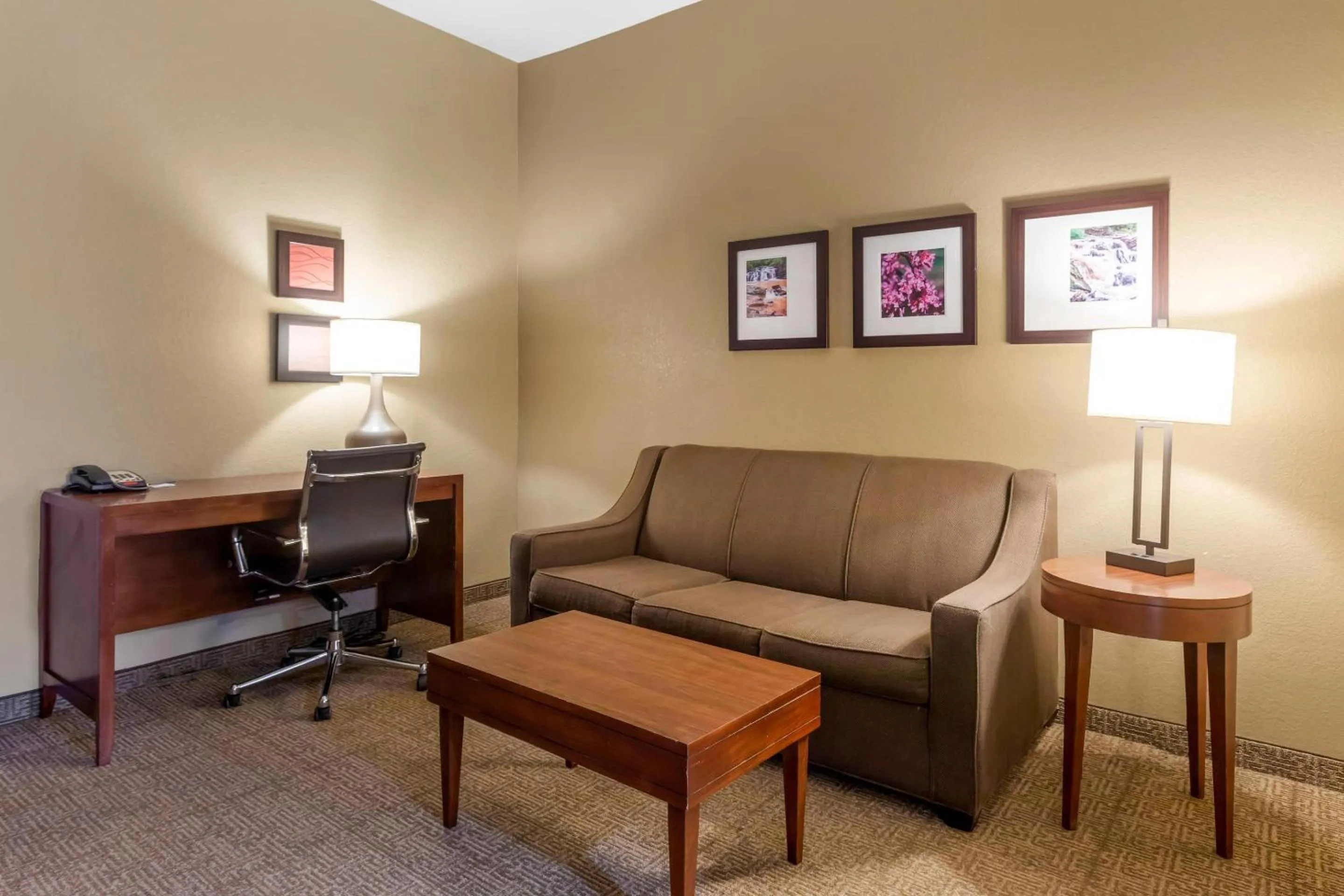 Bedroom in Comfort Inn & Suites Peachtree Corners - Norcross