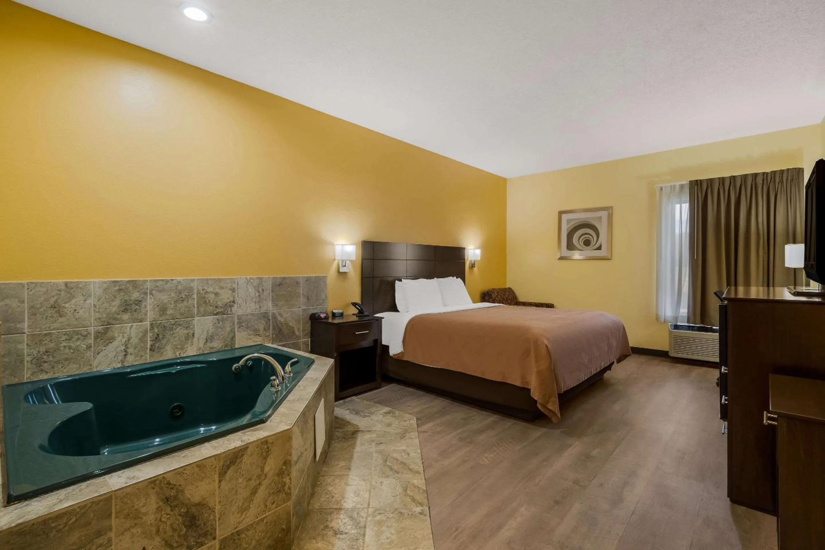 Bedroom, Bed in Quality Inn Jefferson at I-85