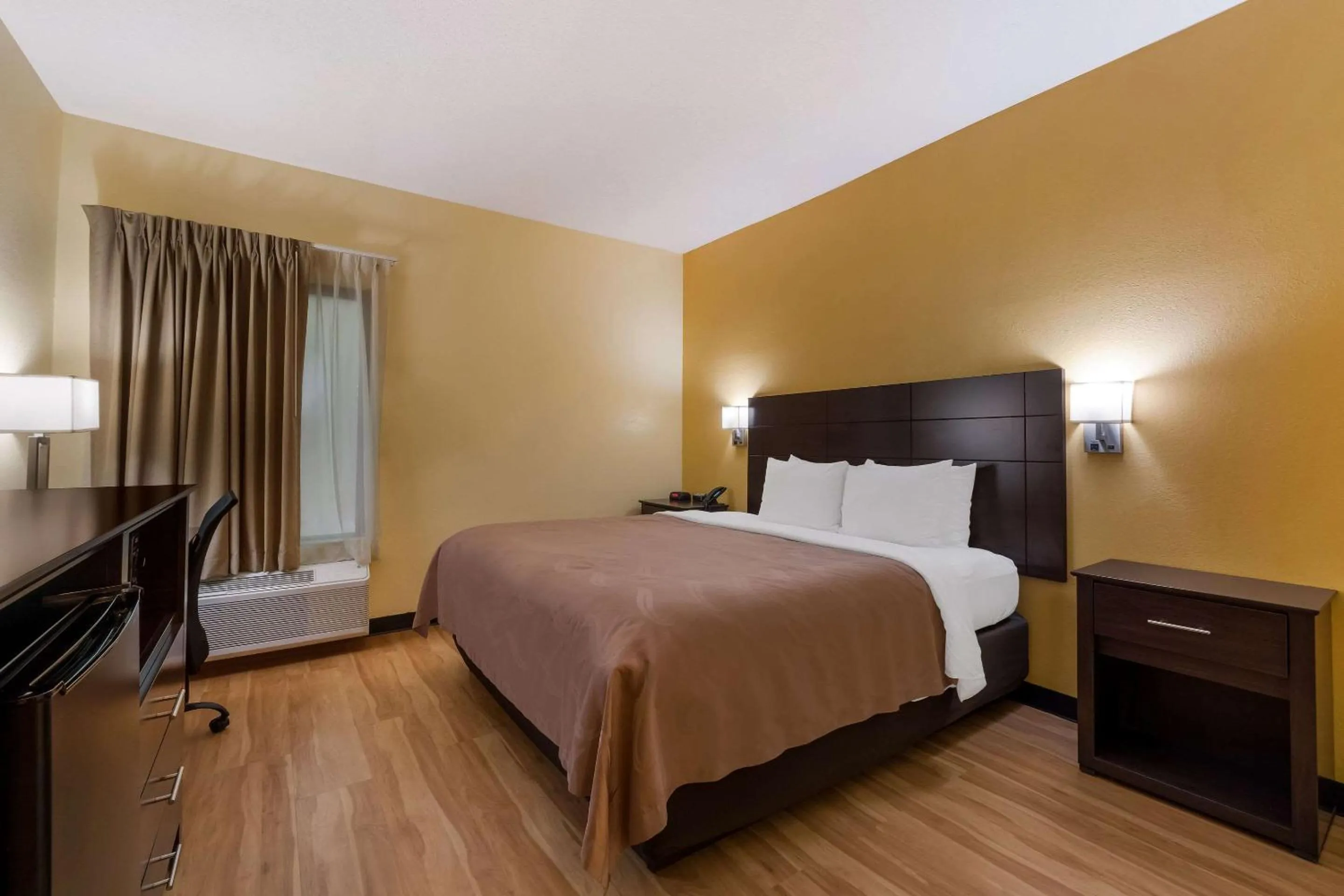 Bedroom, Bed in Quality Inn Jefferson at I-85