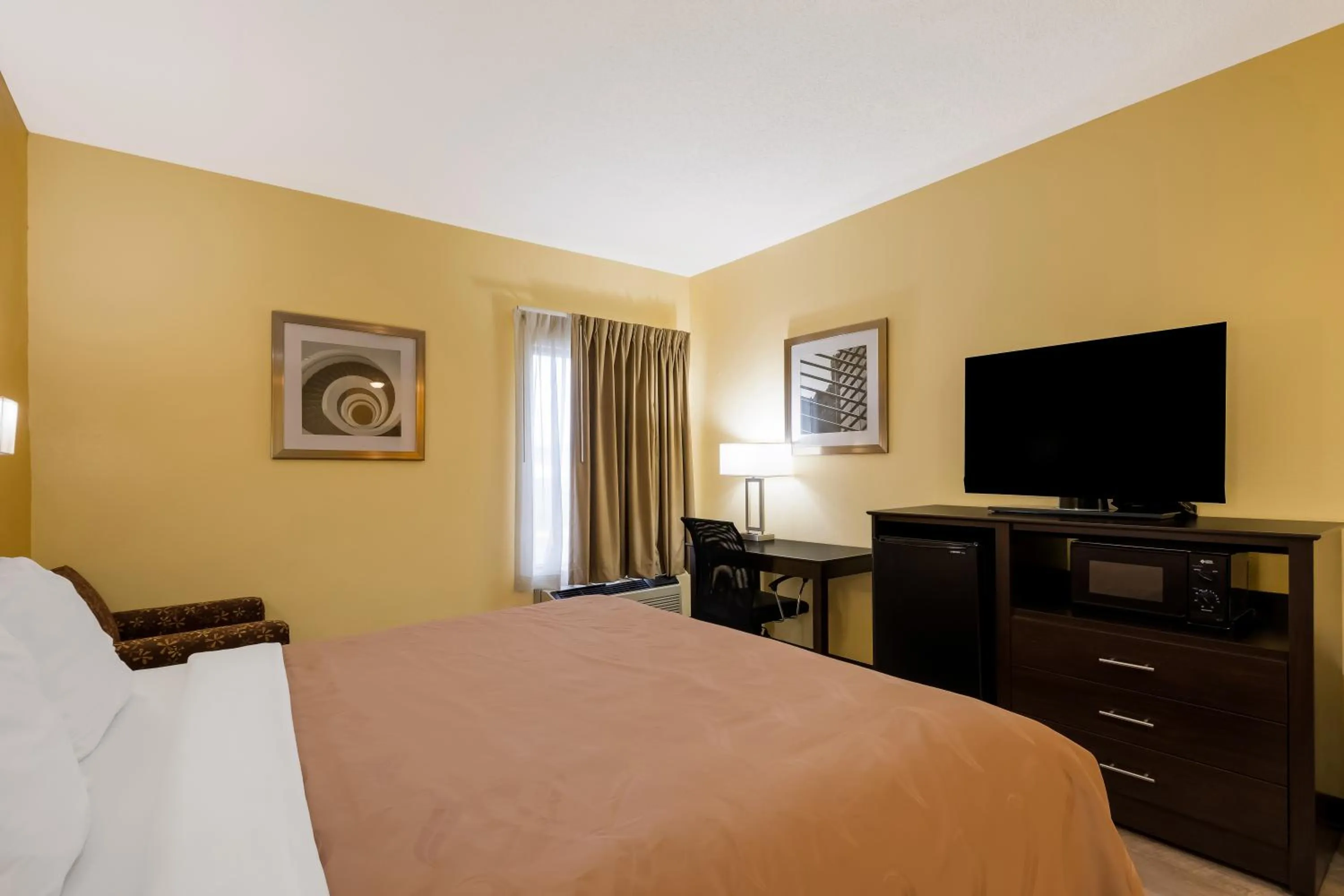 Bedroom, Bed in Quality Inn Jefferson at I-85