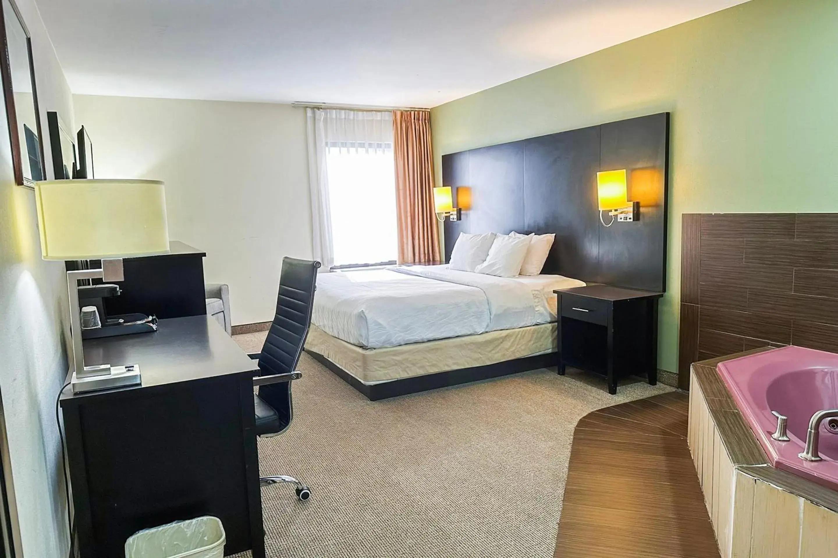 1 Bedroom Suite with Jetted Tub in OYO Hotel Rome West GA 1 Bedroom Suite with Jetted Tub in OYO Hotel Rome West GA