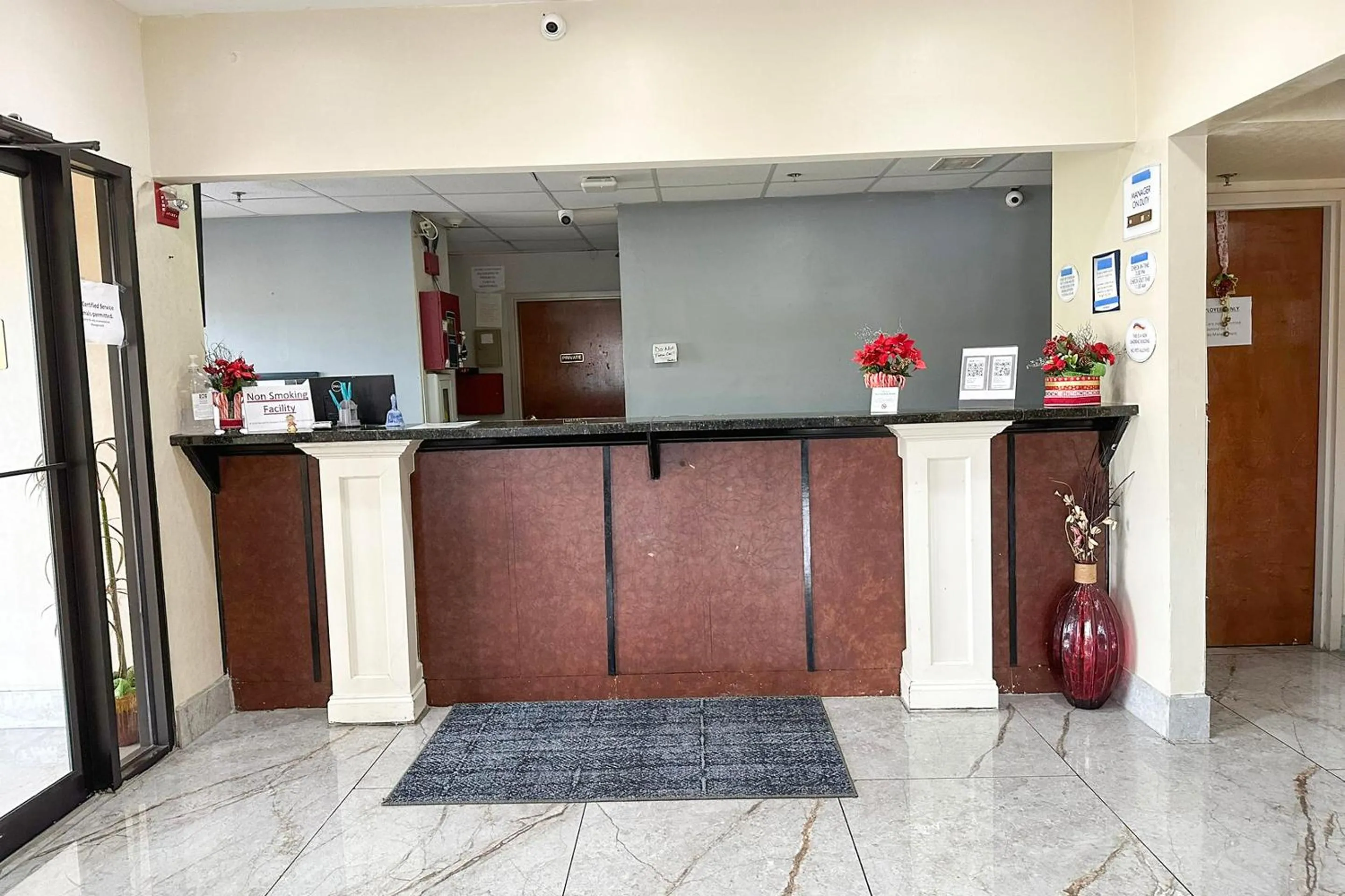 Lobby or reception in OYO Hotel Rome West GA