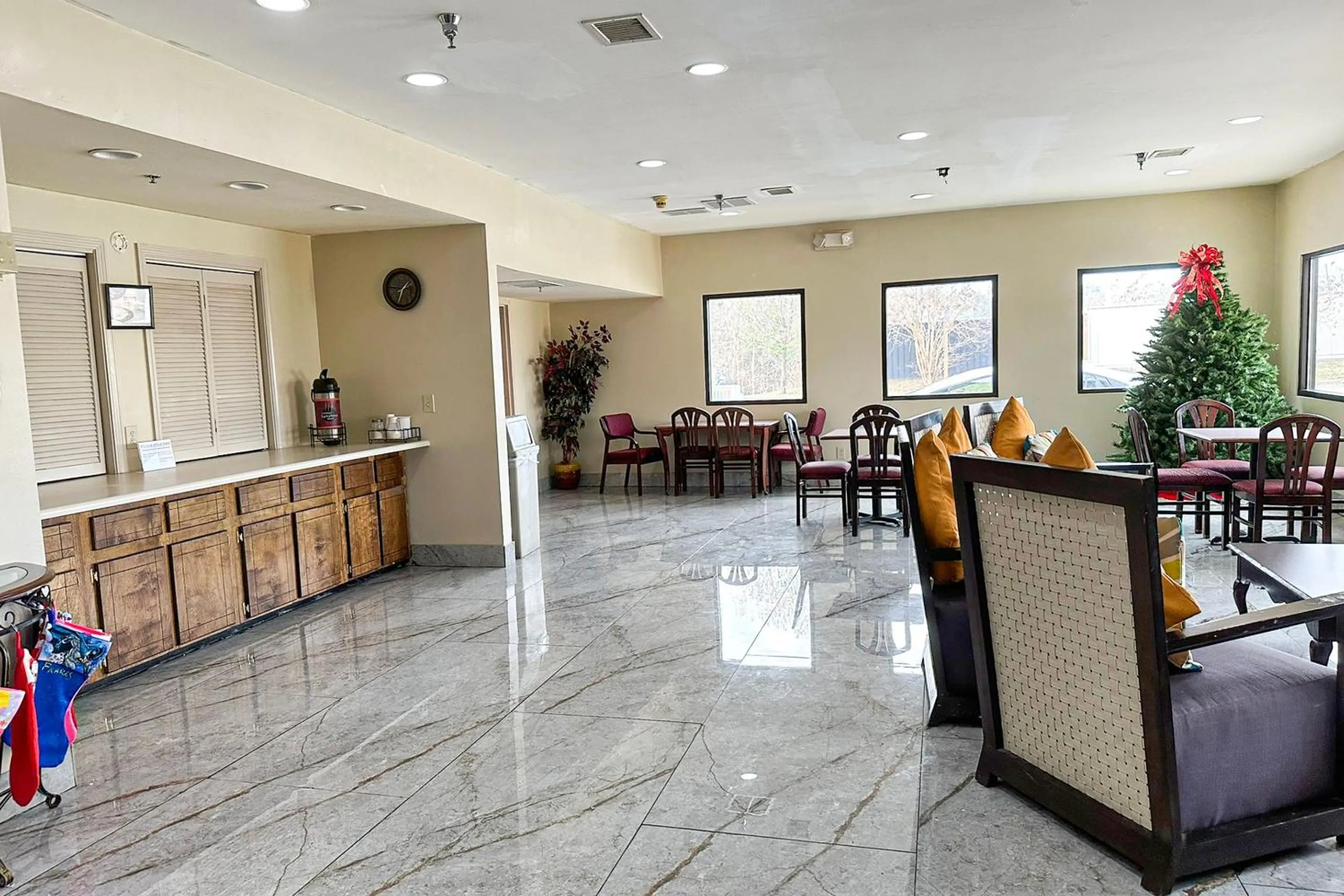 Lobby or reception in OYO Hotel Rome West GA