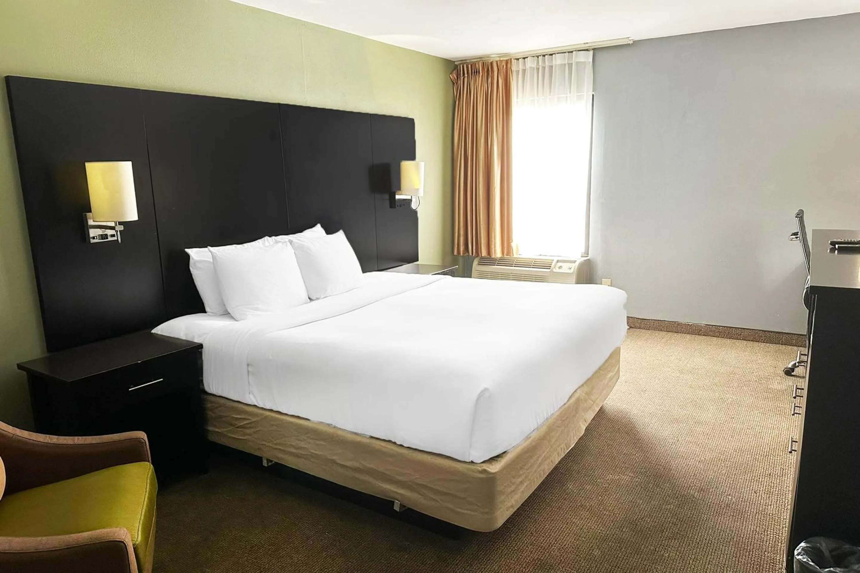 Bedroom, Bed in OYO Hotel Rome West GA