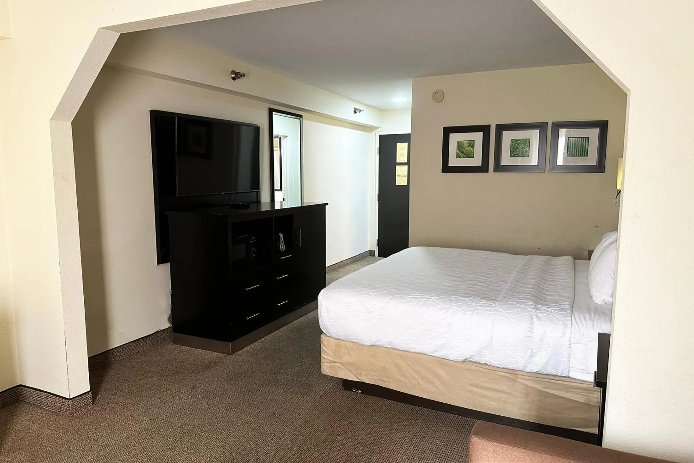 Bedroom, Bed in OYO Hotel Rome West GA