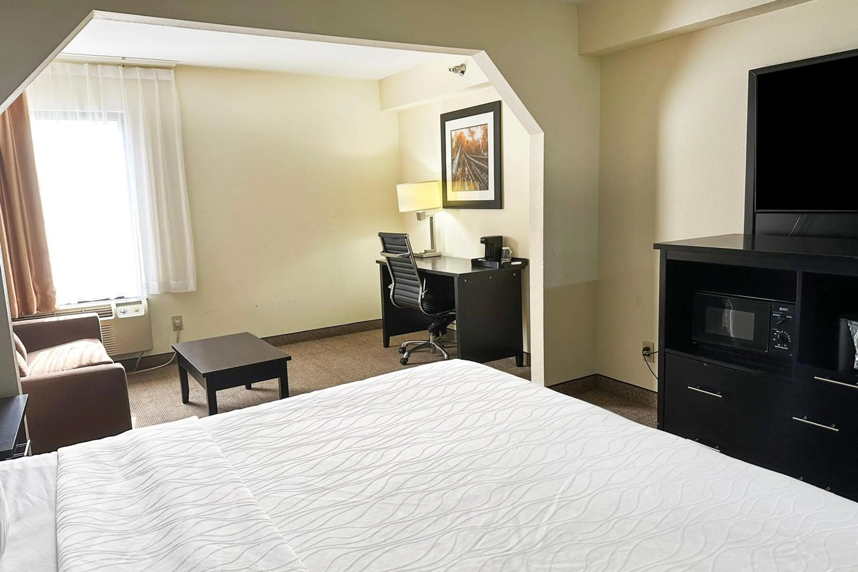 Bedroom, Bed in OYO Hotel Rome West GA