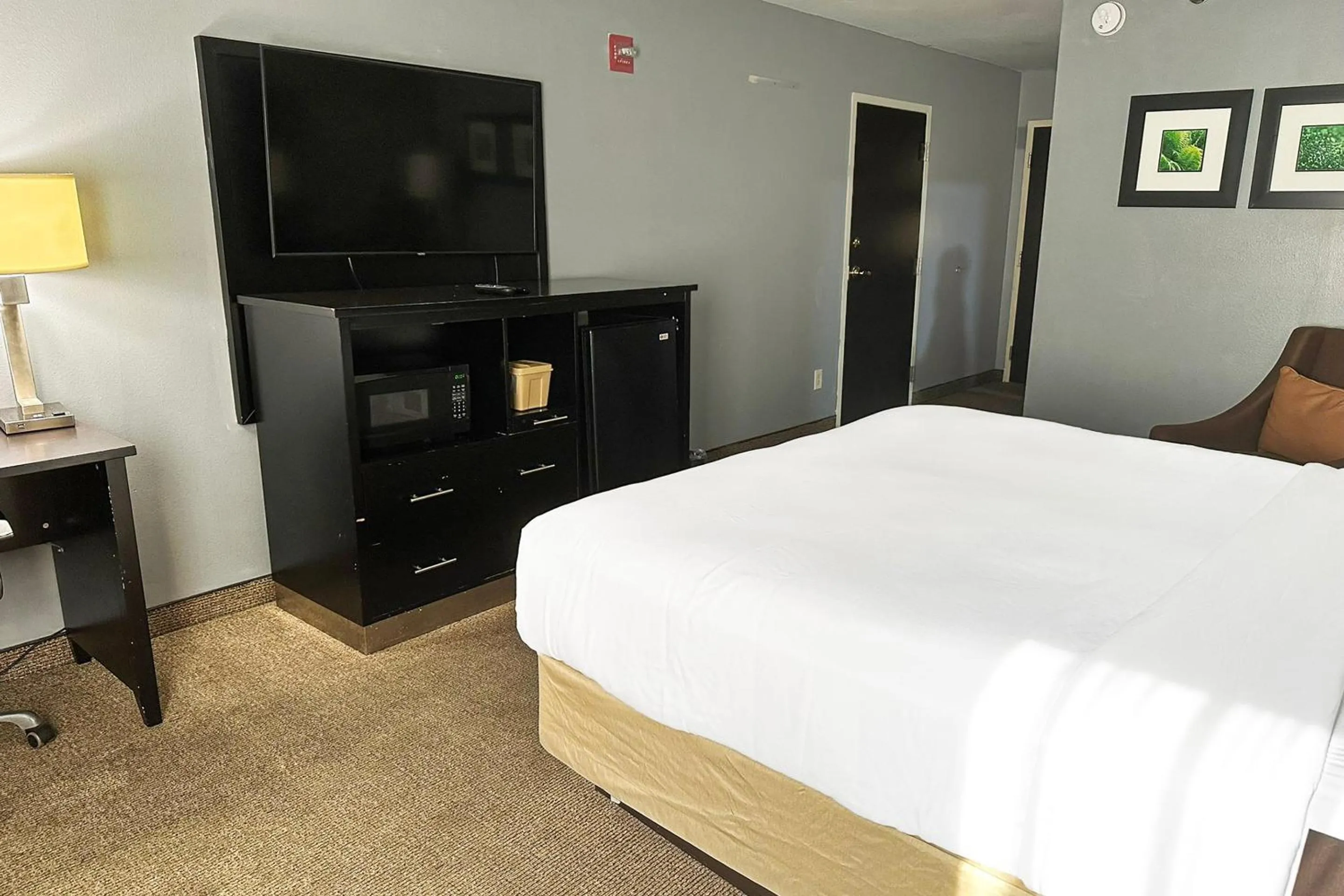 Bedroom, Bed in OYO Hotel Rome West GA