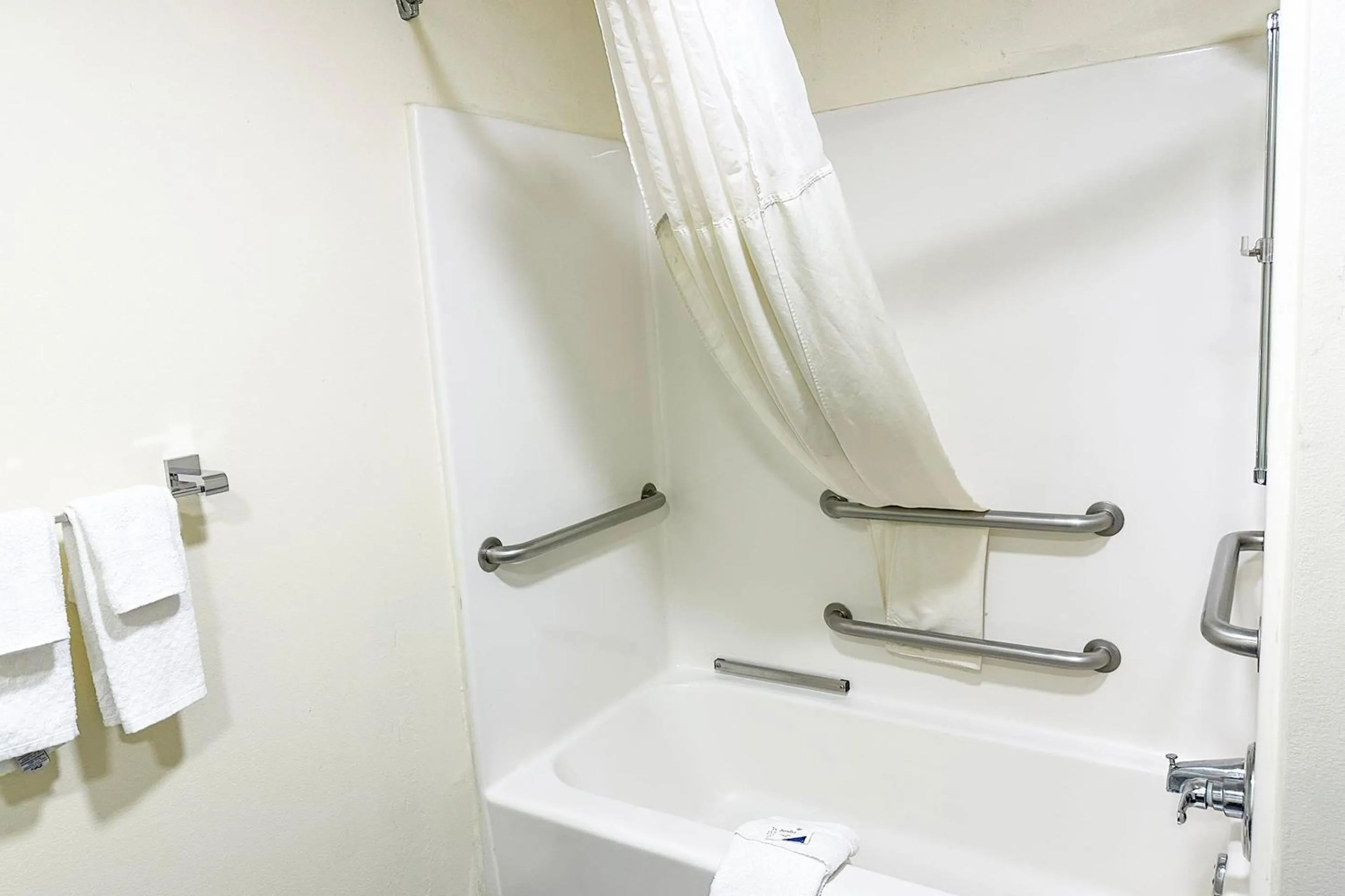 Bathroom in OYO Hotel Rome West GA