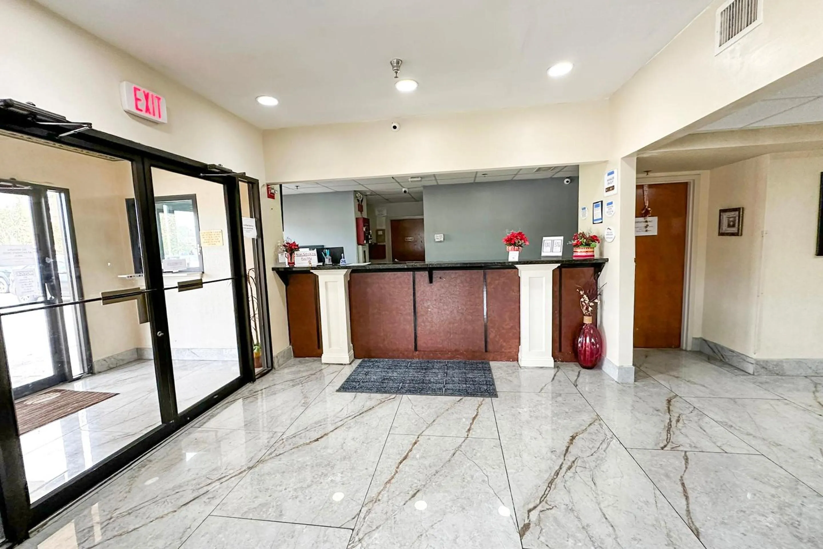 Lobby or reception in OYO Hotel Rome West GA