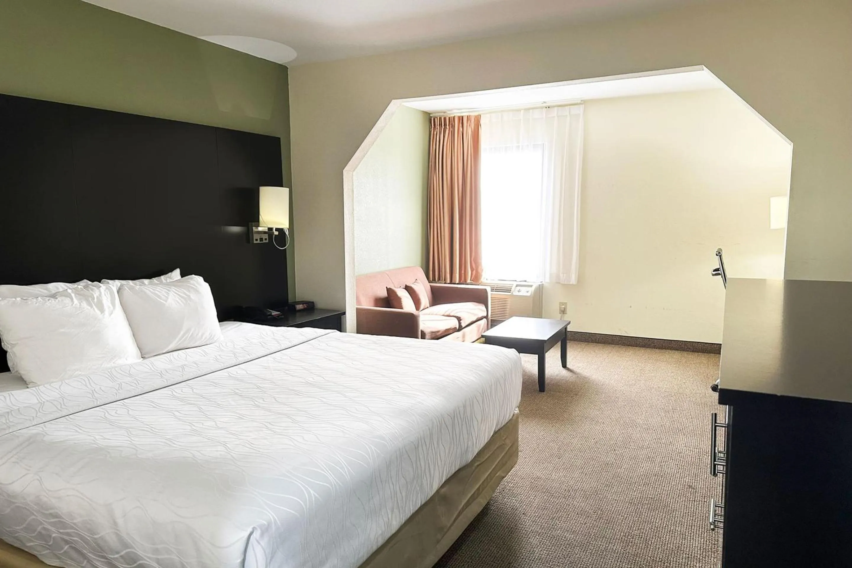 Bedroom, Bed in OYO Hotel Rome West GA