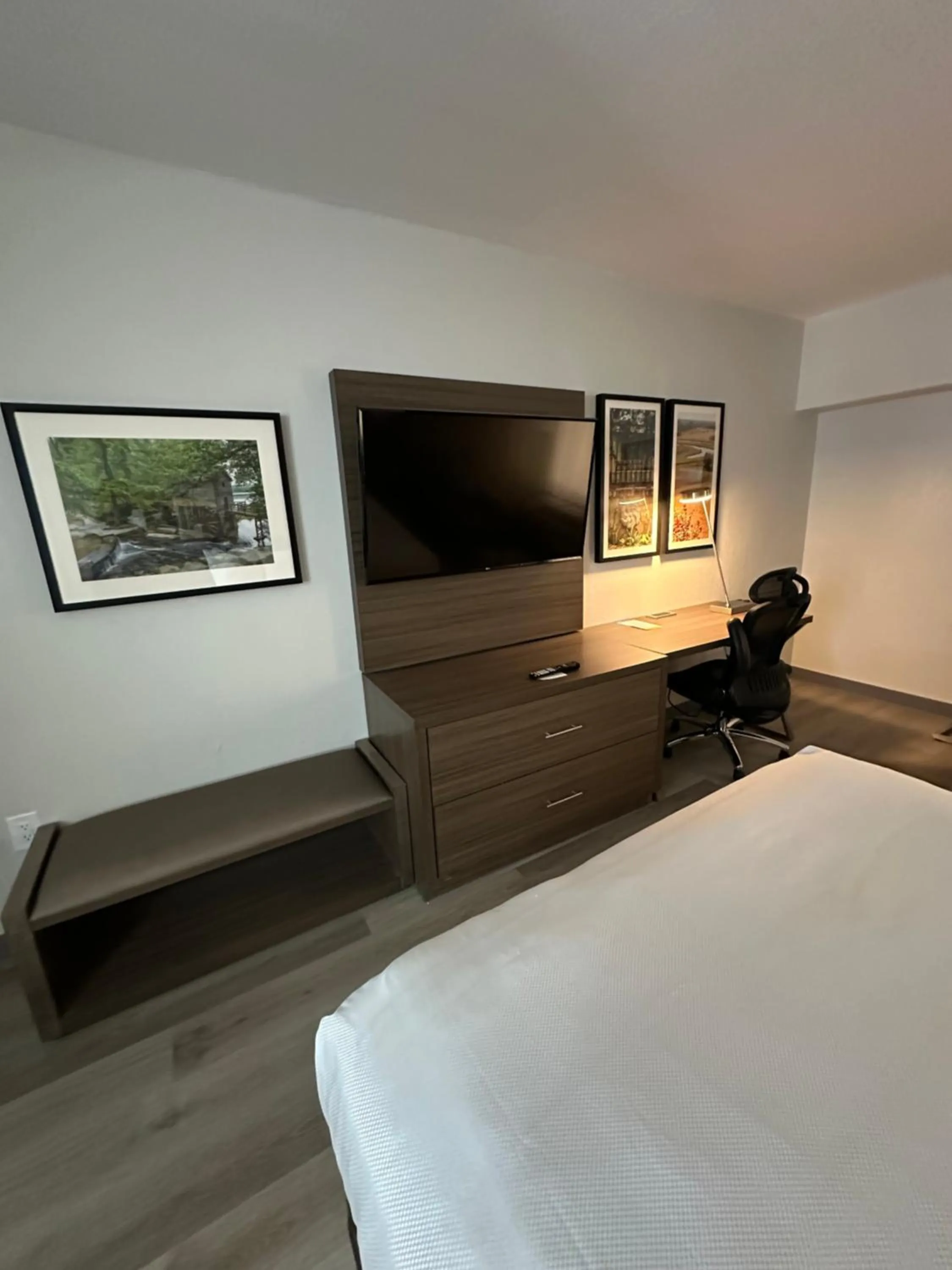 TV and multimedia, Bed in Comfort Inn Conyers