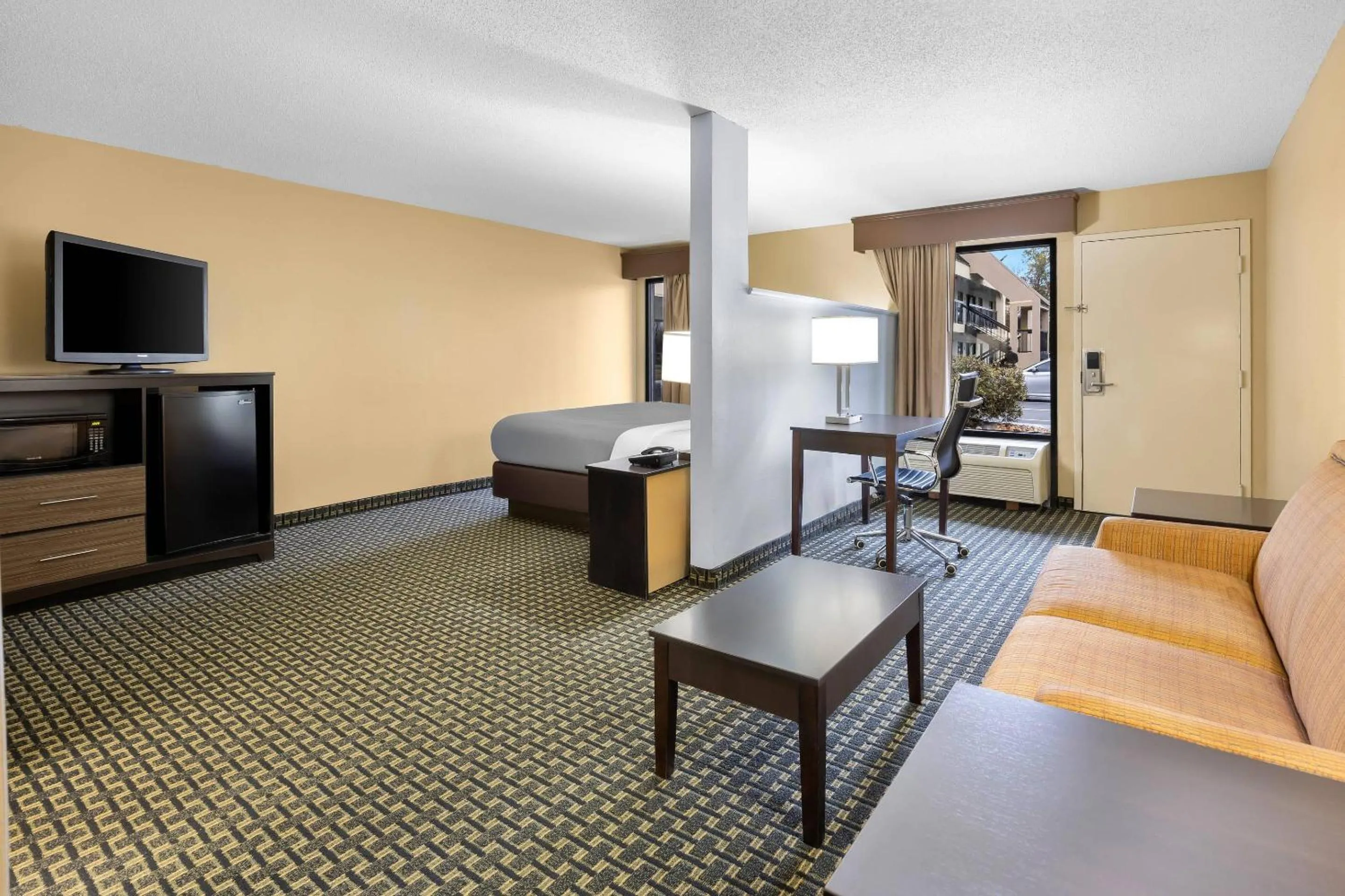 Bedroom, Bed in Quality Inn Perry - National Fairgrounds Area