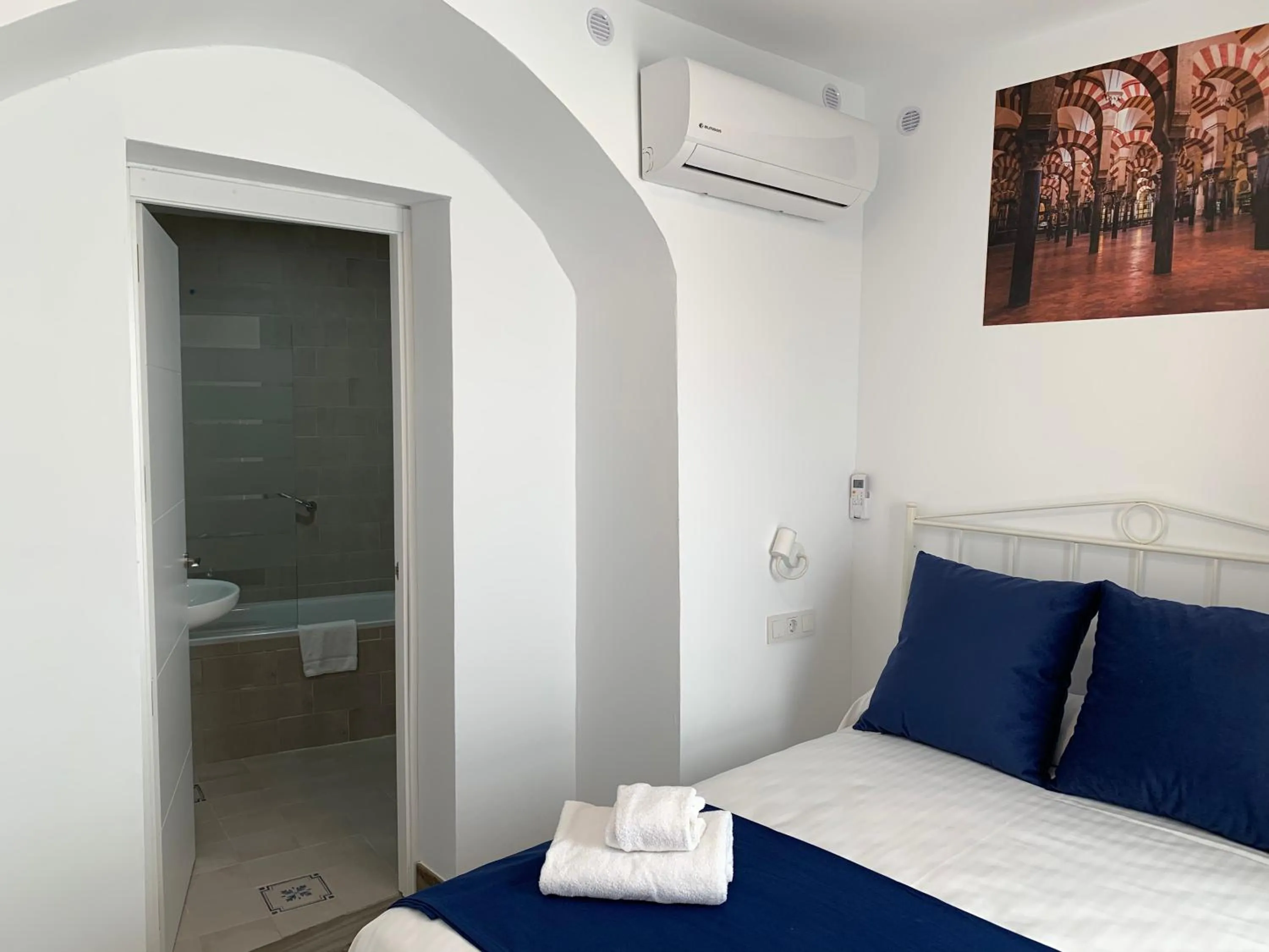 Bedroom, Bed in Belmonte Rooms