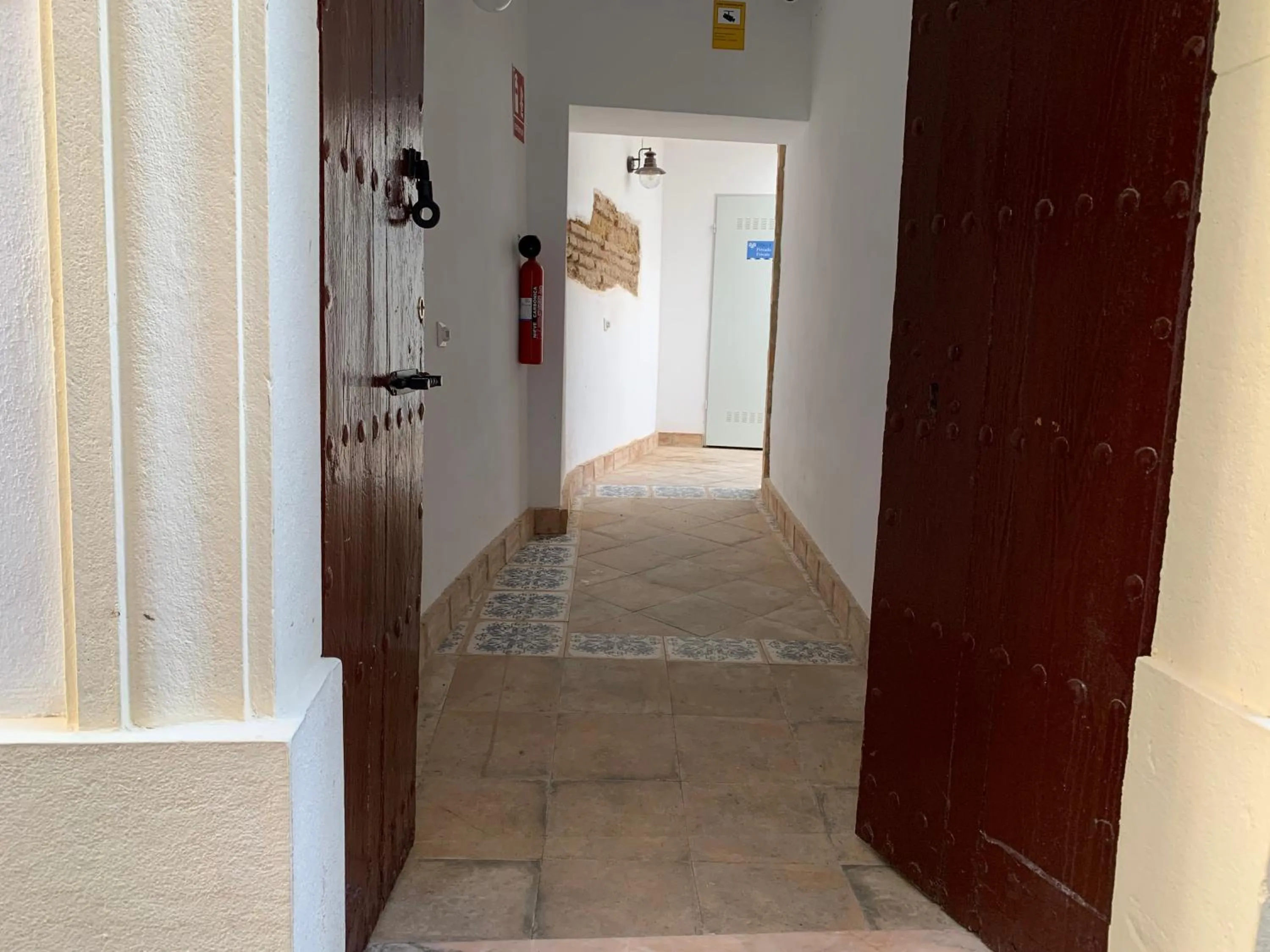 Facade/entrance in Belmonte Rooms