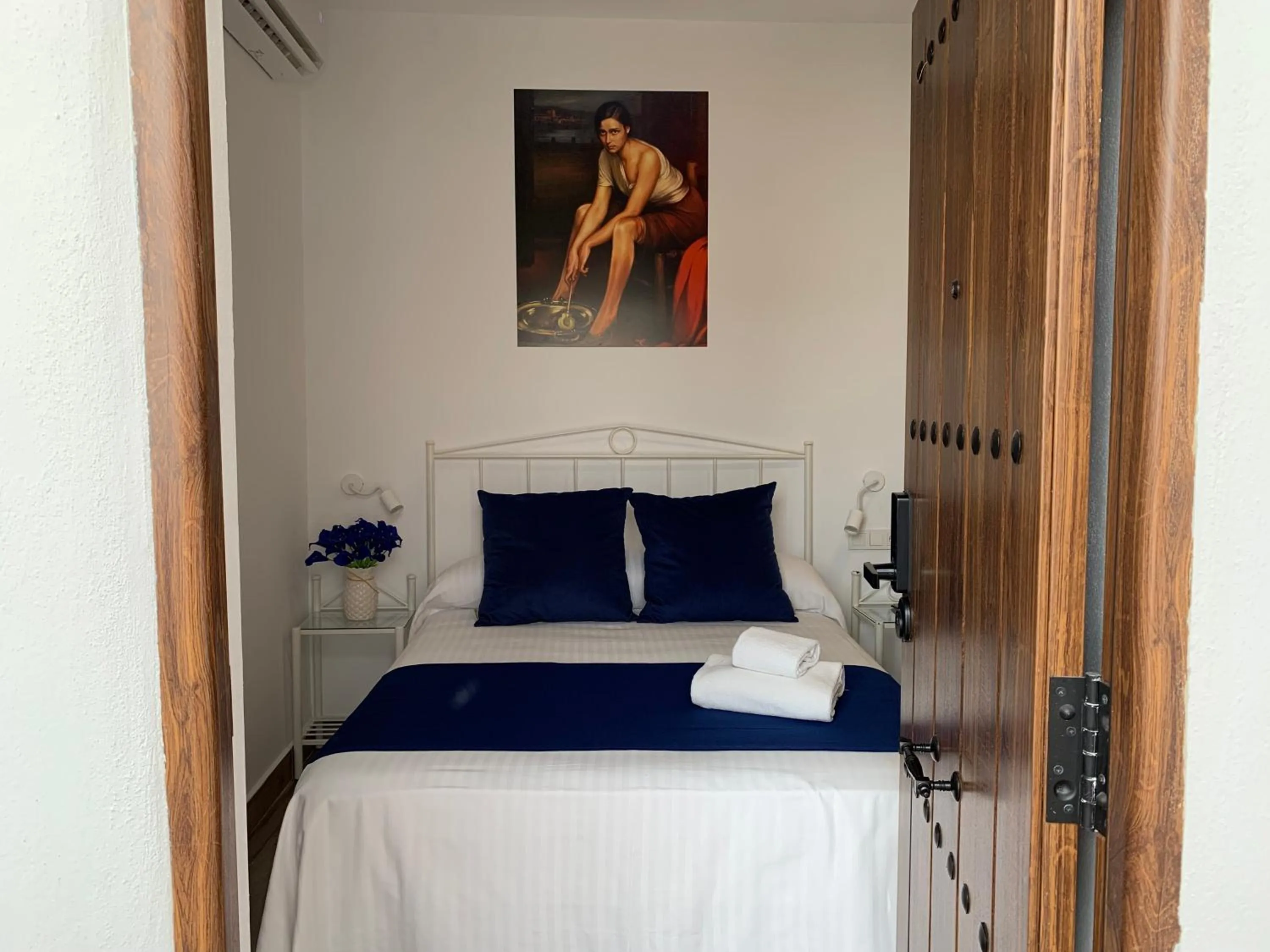 Decorative detail, Bed in Belmonte Rooms