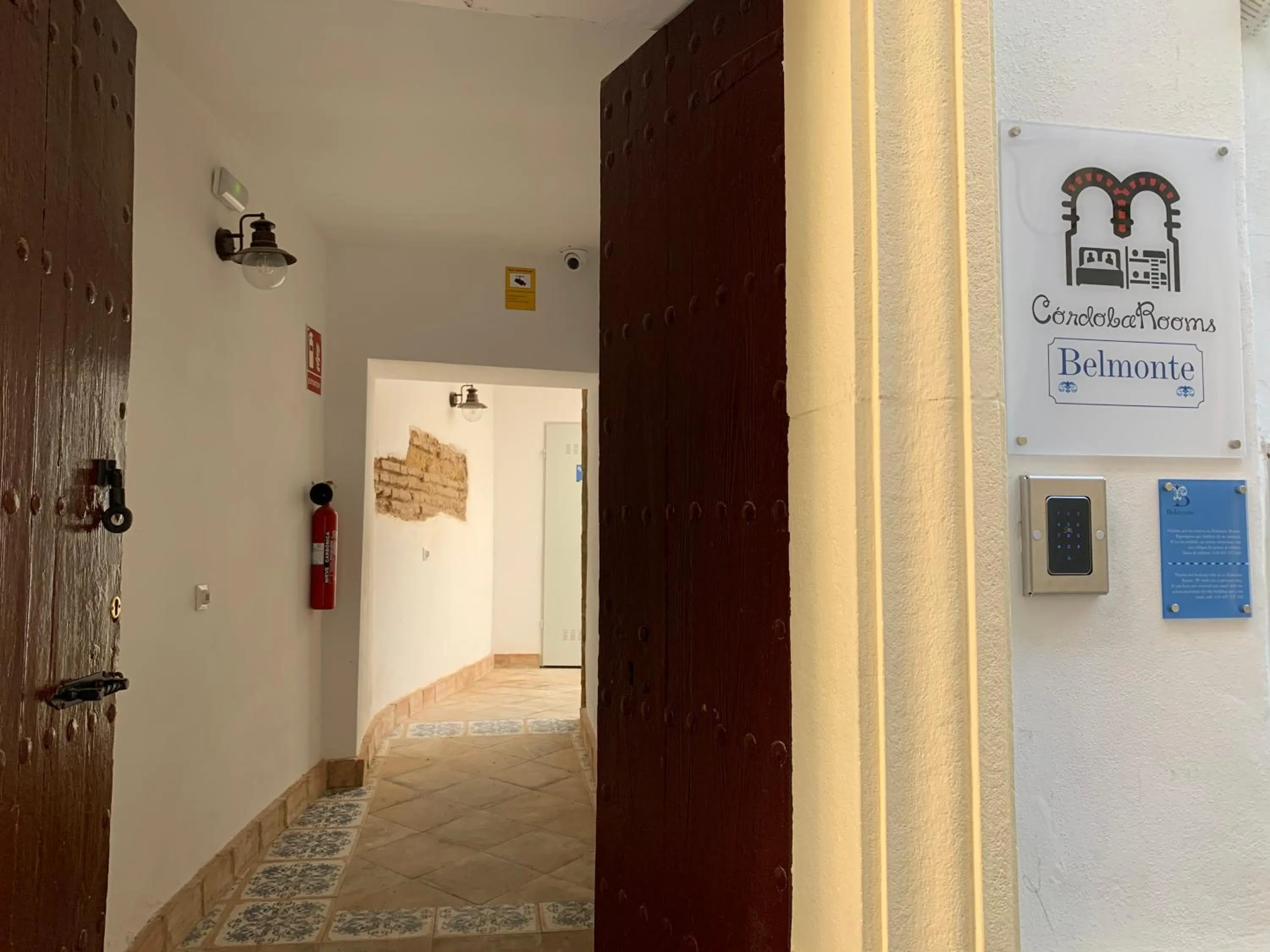 Facade/entrance in Belmonte Rooms