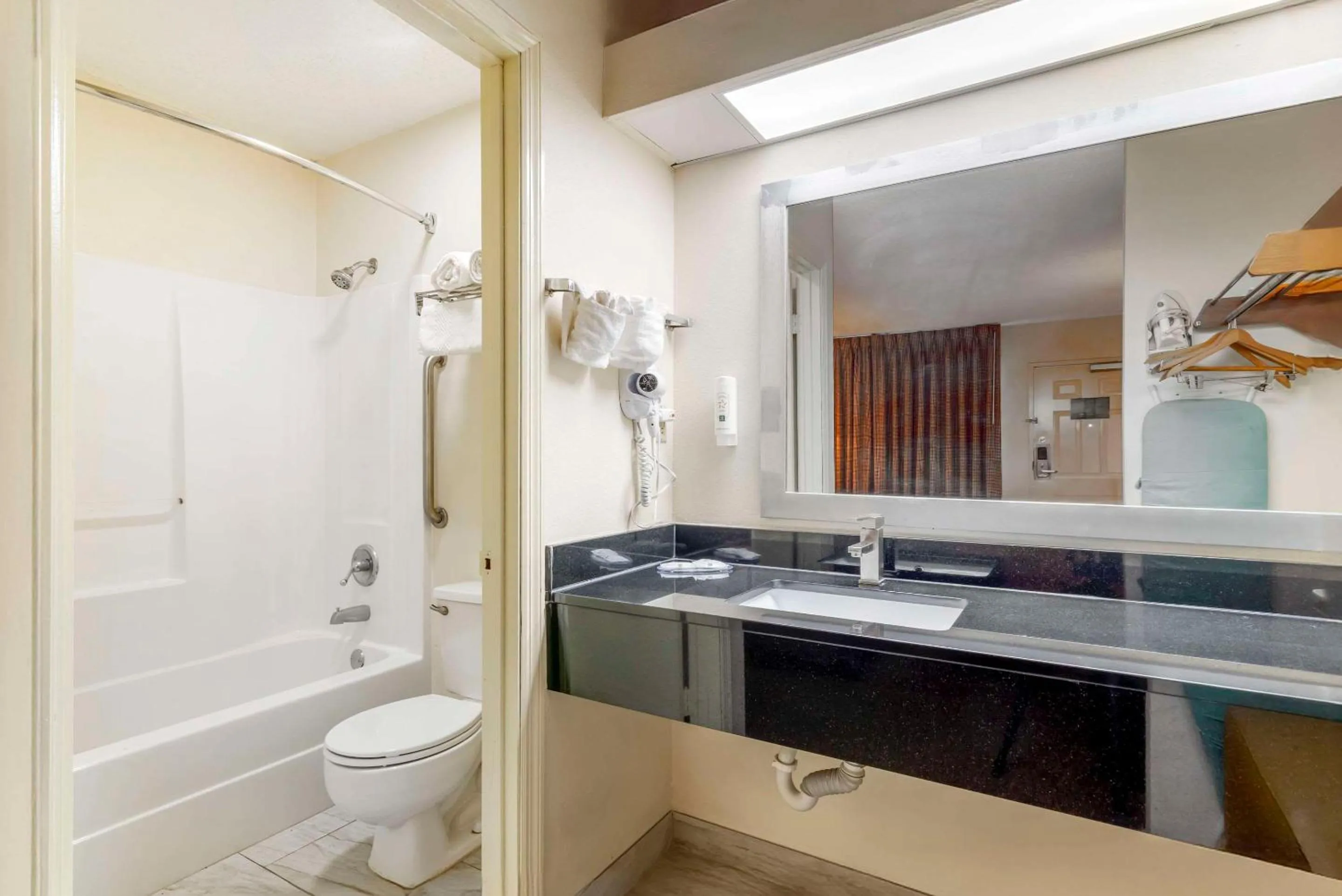 Bedroom in Quality Inn Cordele