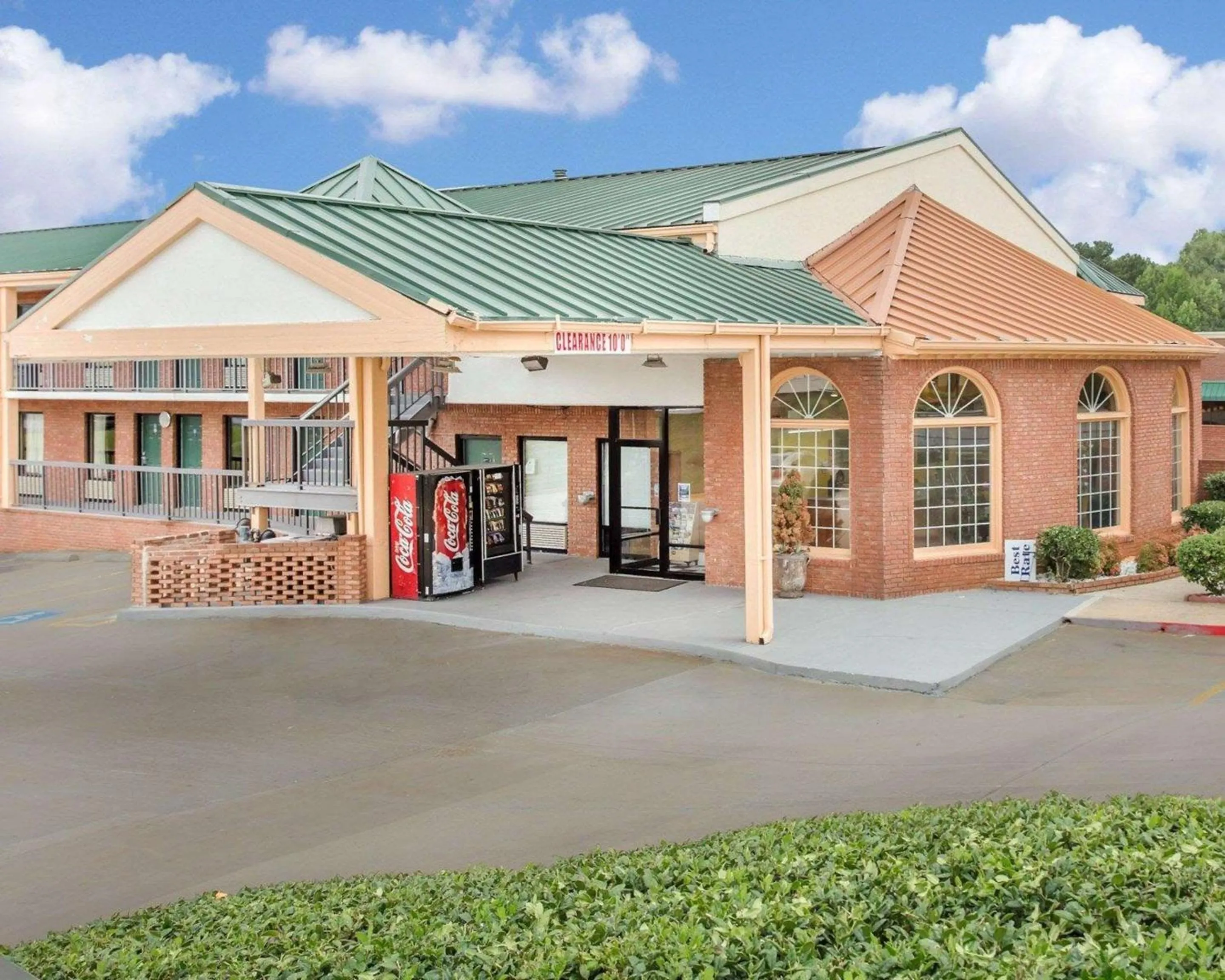 Property building in Econo Lodge Acworth East