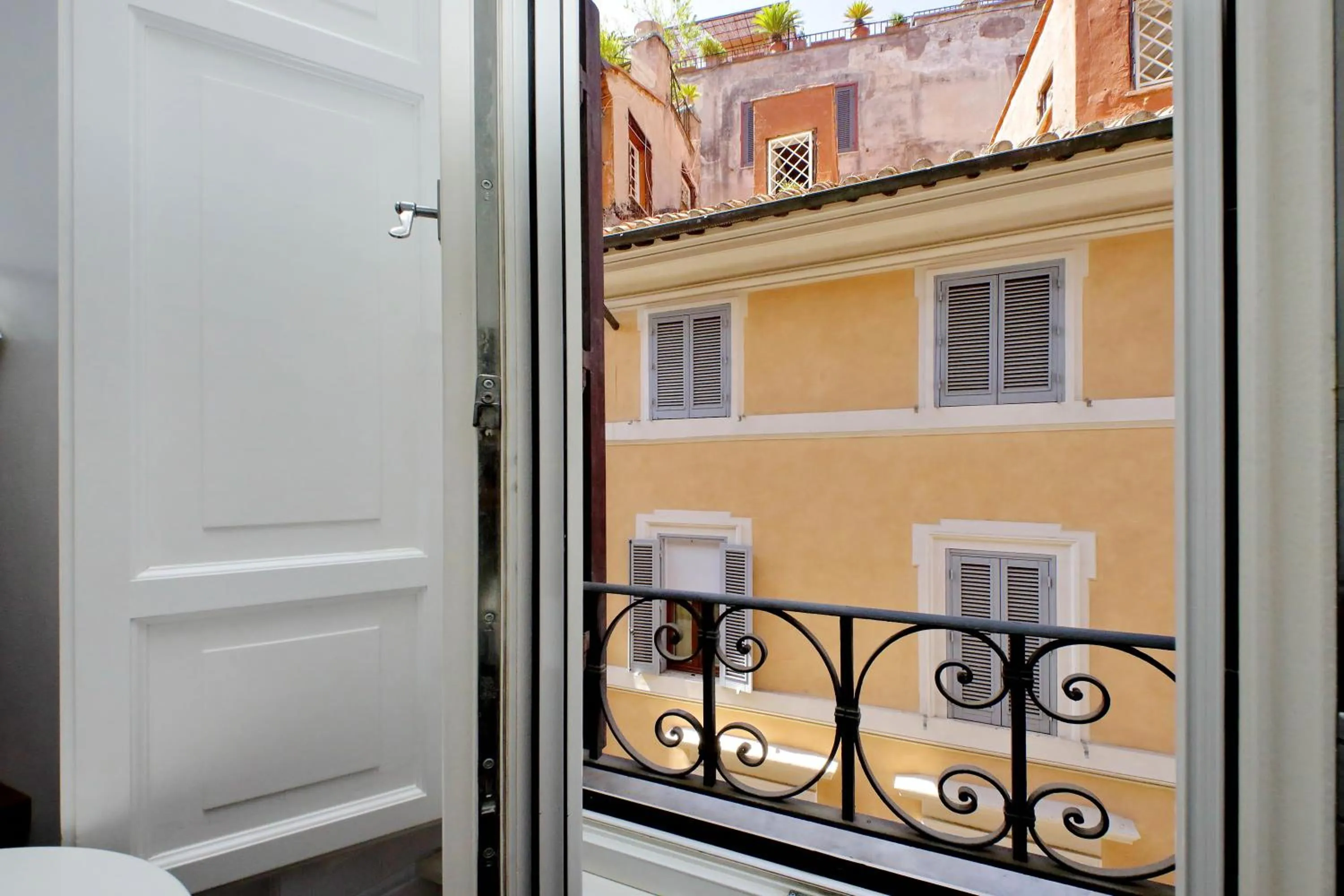 Property building in Youroom Carrozze