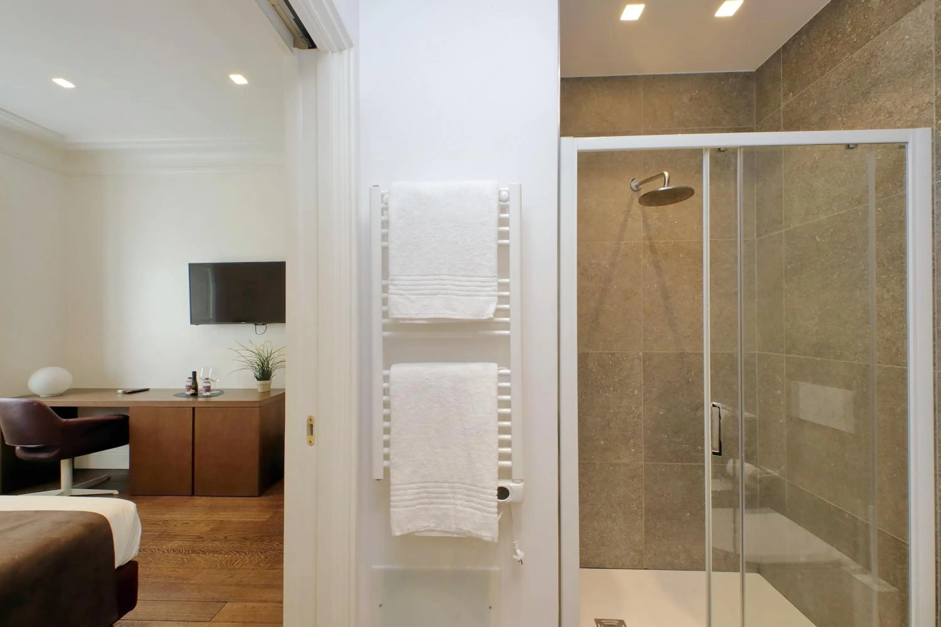 Shower in Youroom Carrozze