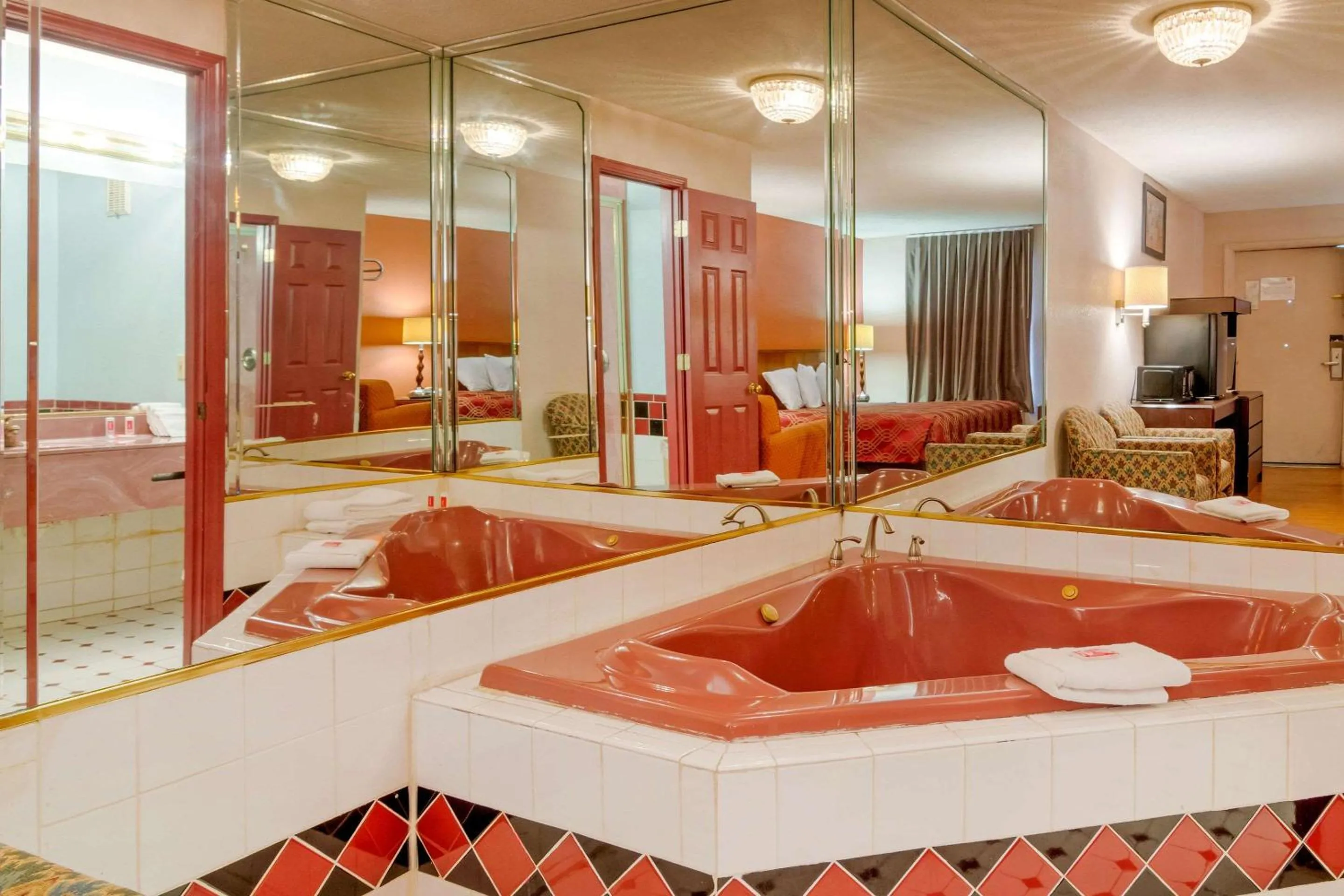 Photo of the whole room in Econo Lodge