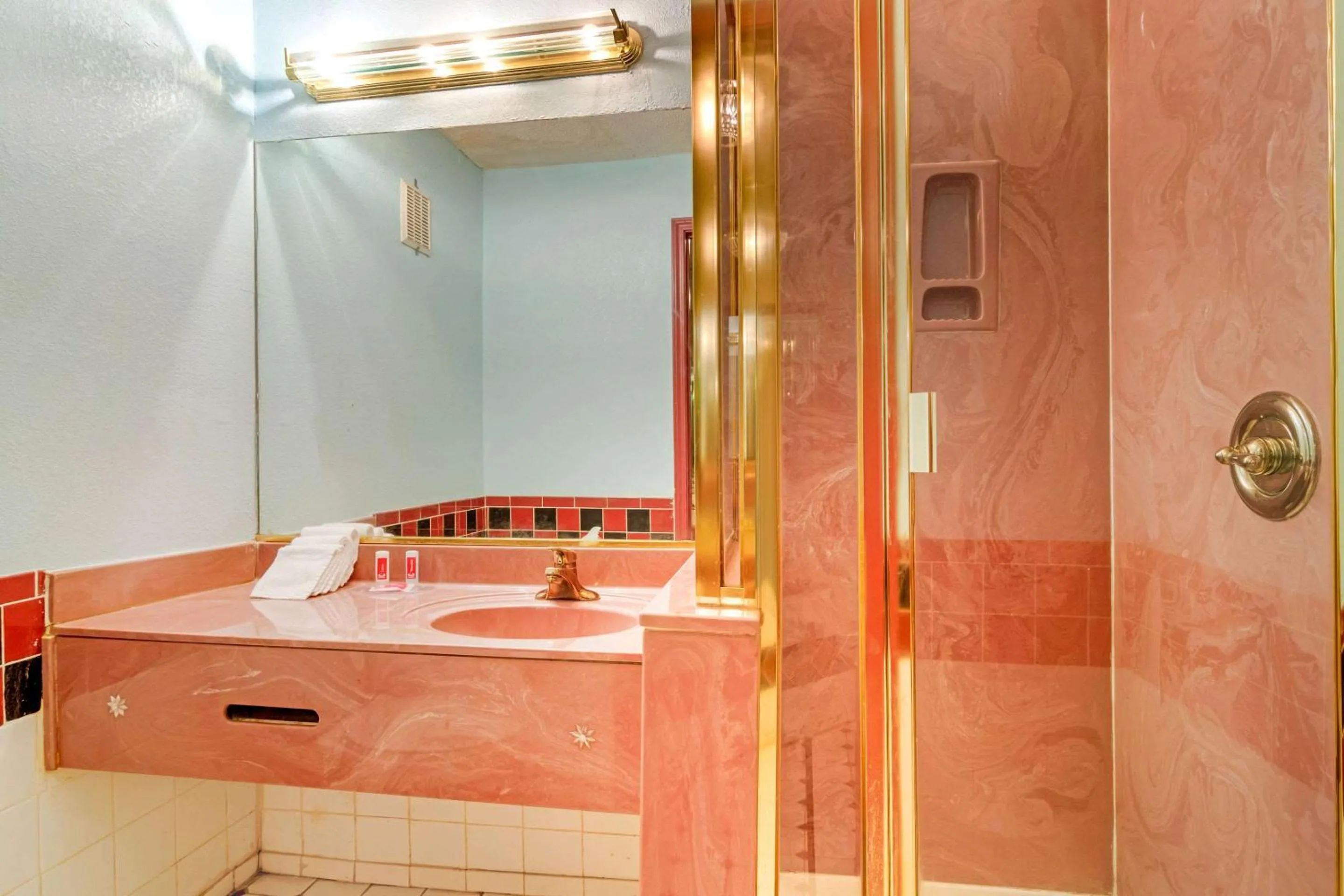 Bathroom in Econo Lodge