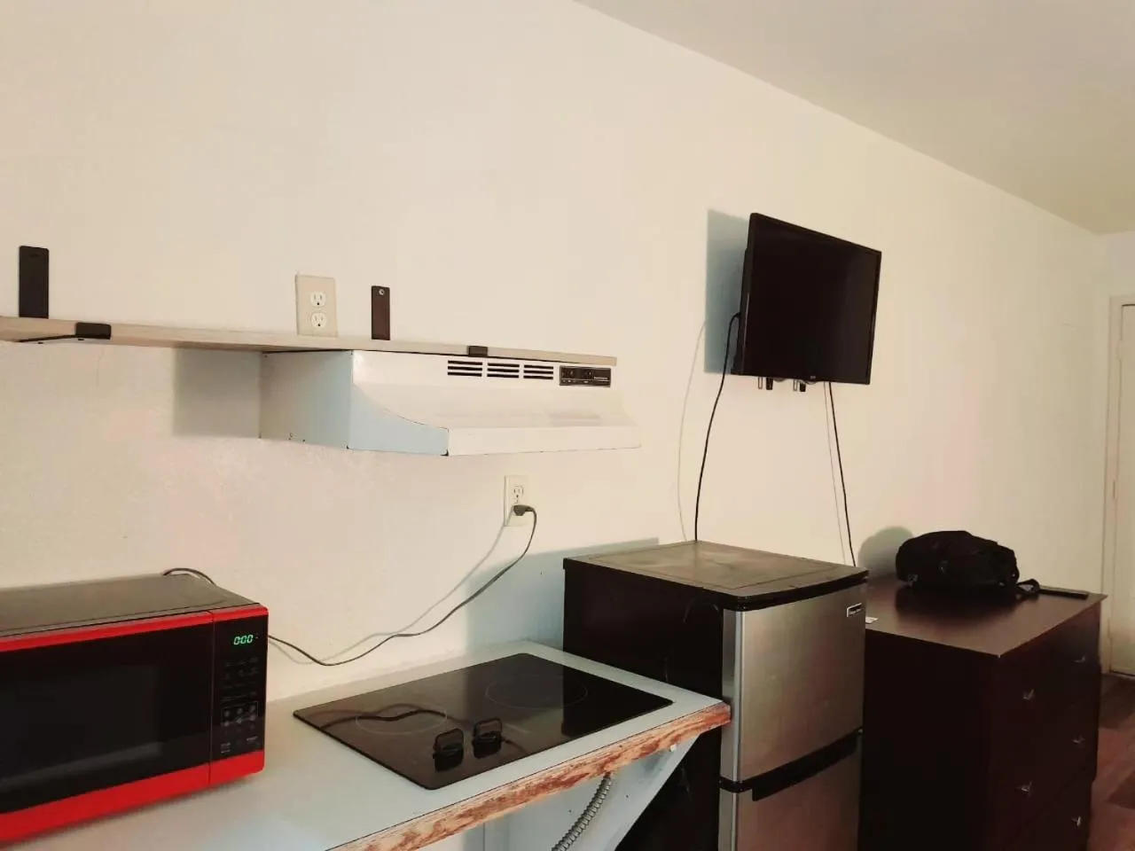 Communal lounge/ TV room in Budgetel Inn and Suites- FORT GORDON