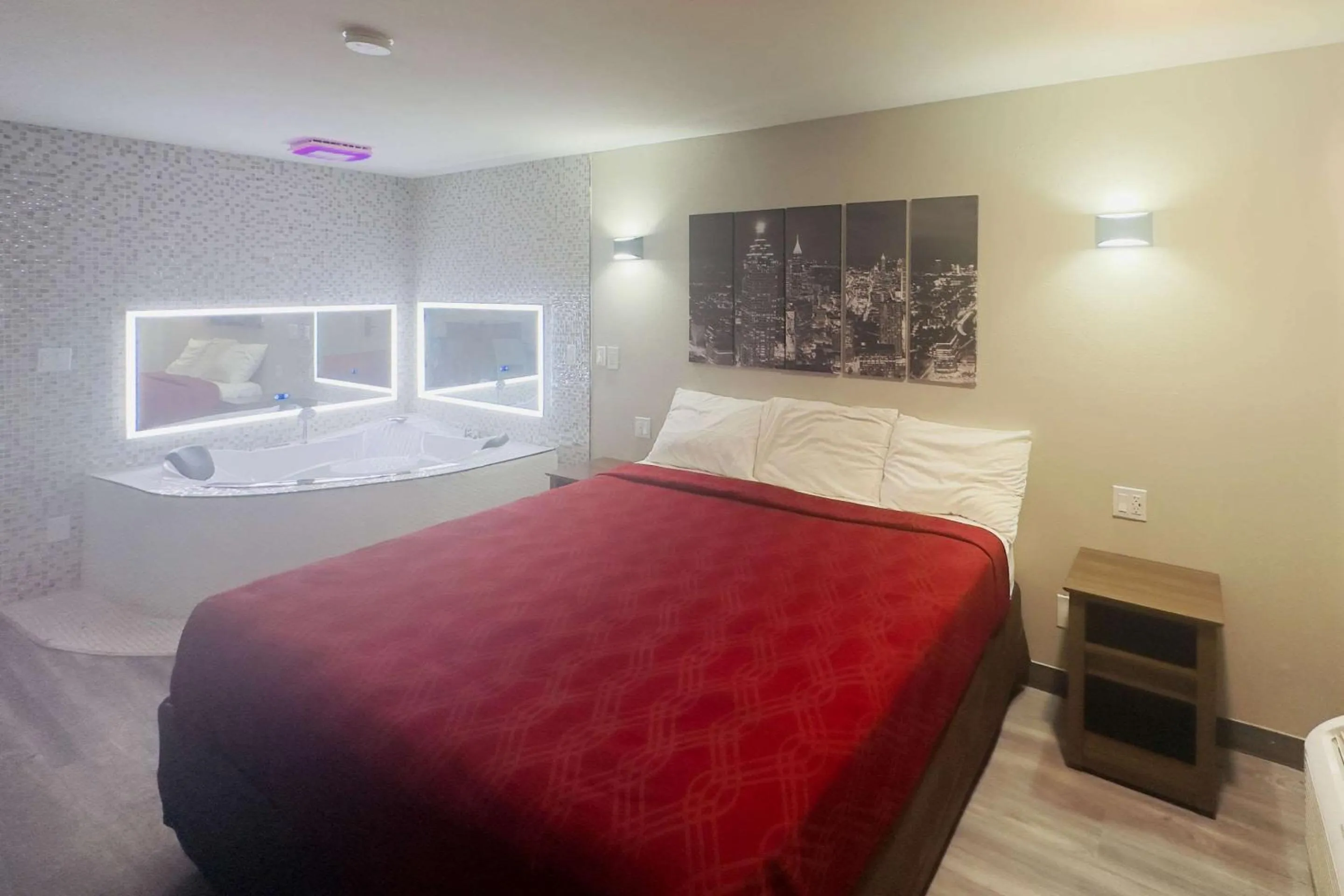 Bedroom in Econo Lodge Union City - Atlanta South