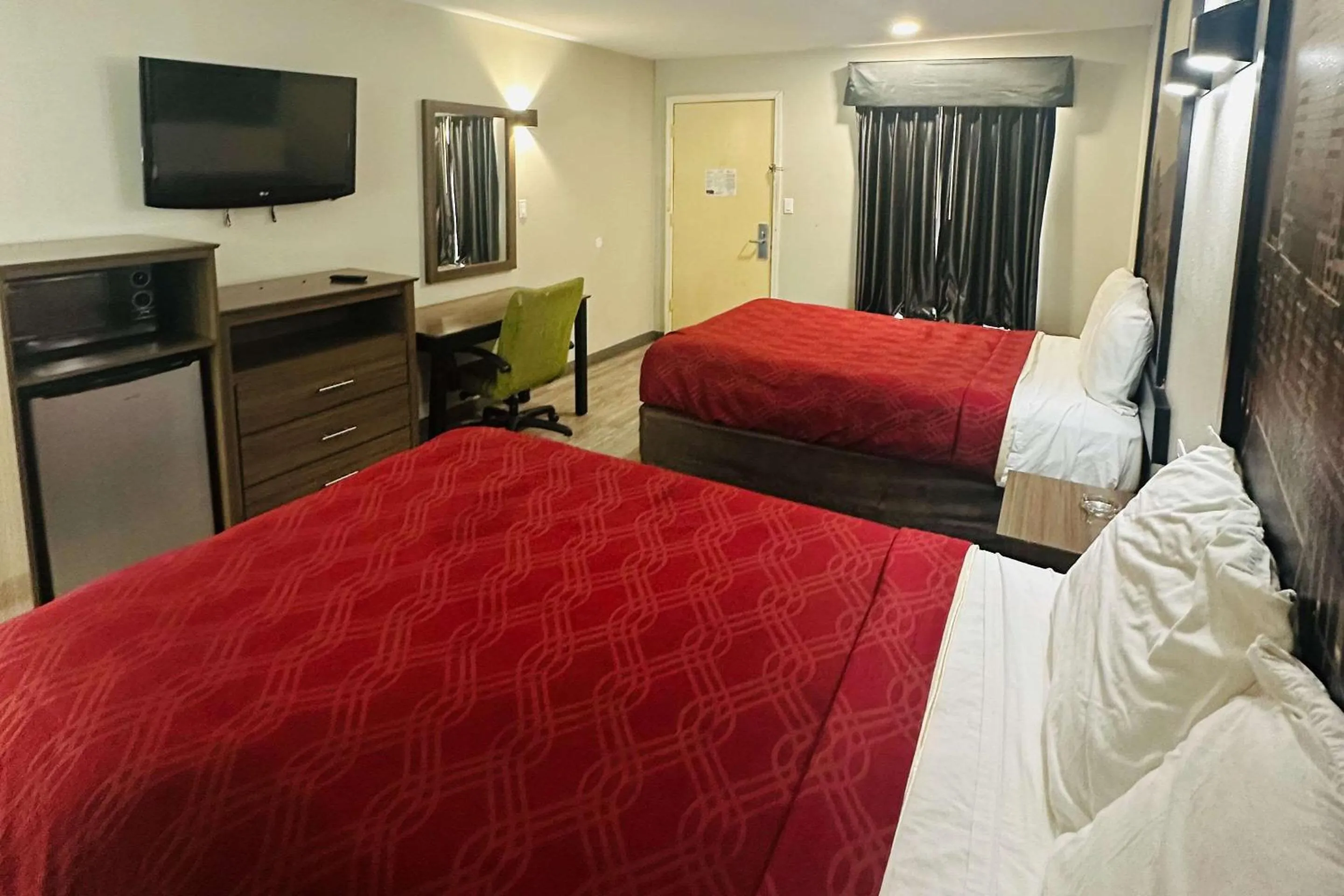 Bedroom in Econo Lodge Union City - Atlanta South