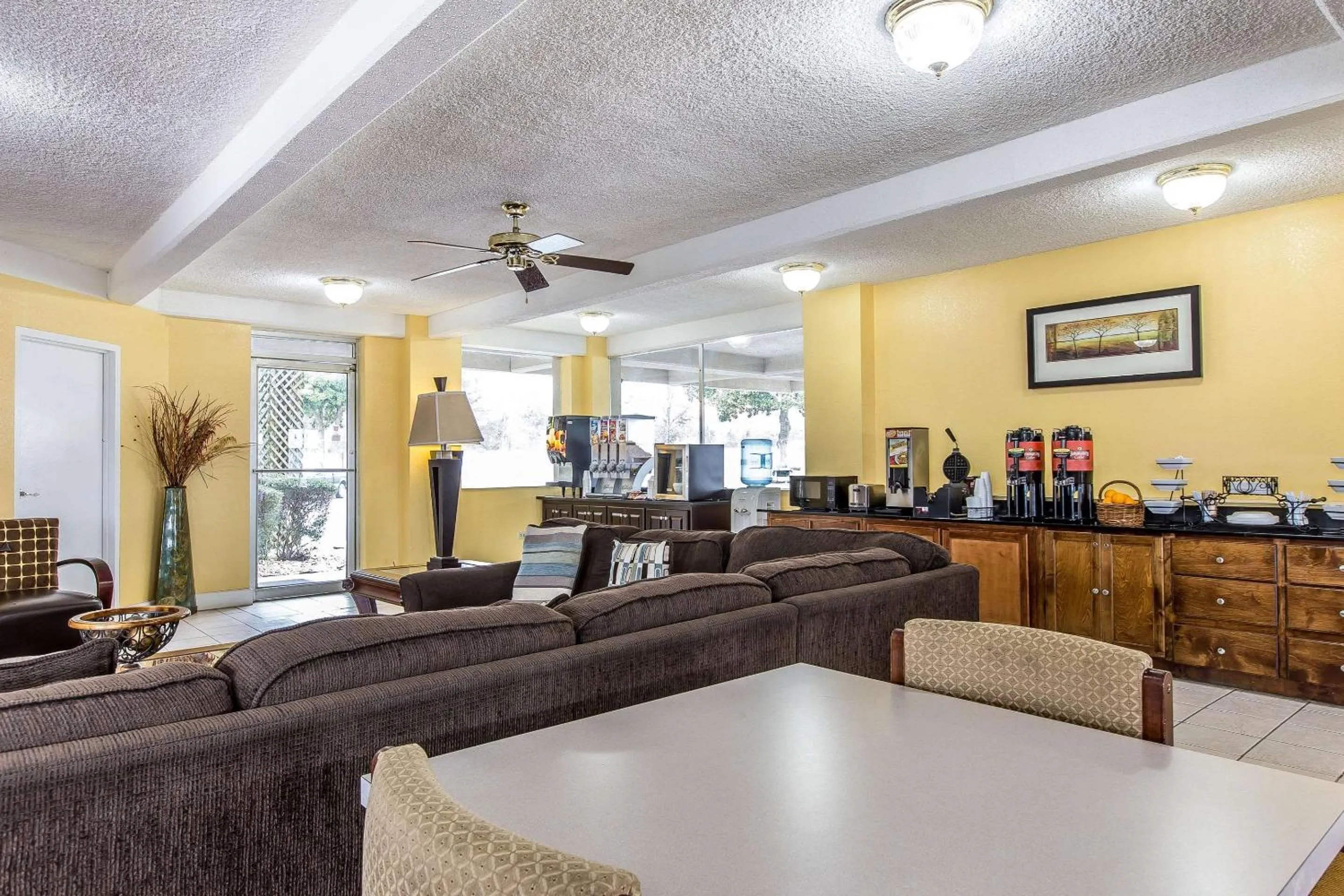 Lobby or reception in Econo Lodge Byron near Historic District - Warner Robins