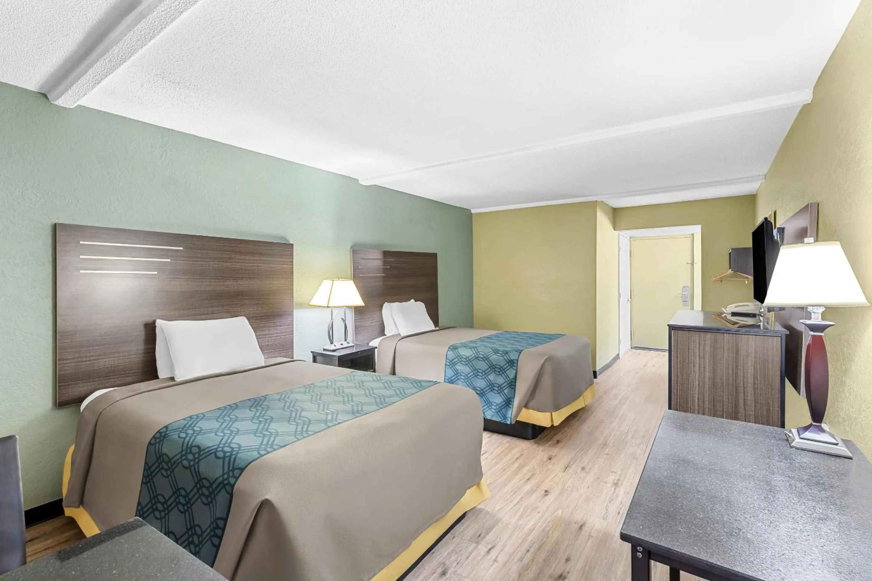 Bedroom, Bed in Rodeway Inn Stone Mountain