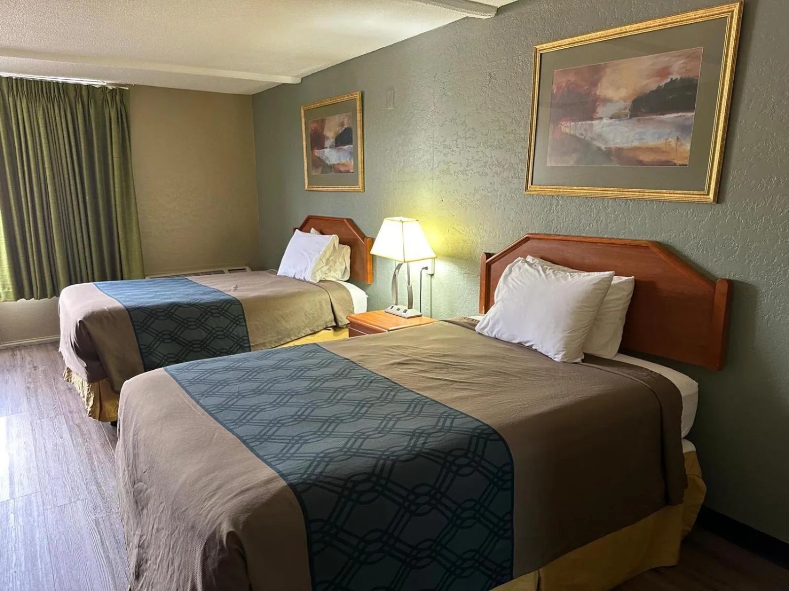 Bed in Rodeway Inn Stone Mountain