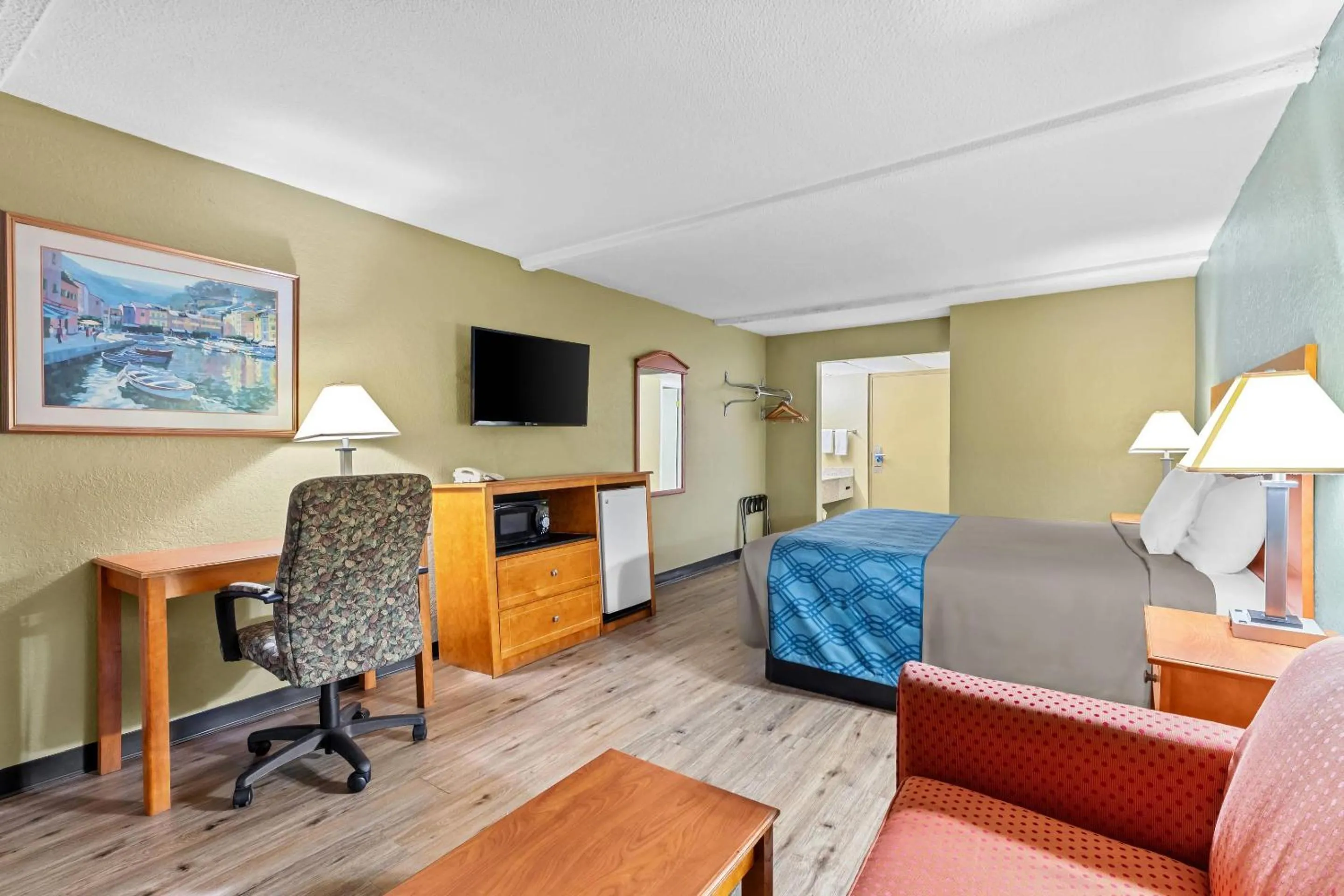 Bedroom in Rodeway Inn Stone Mountain