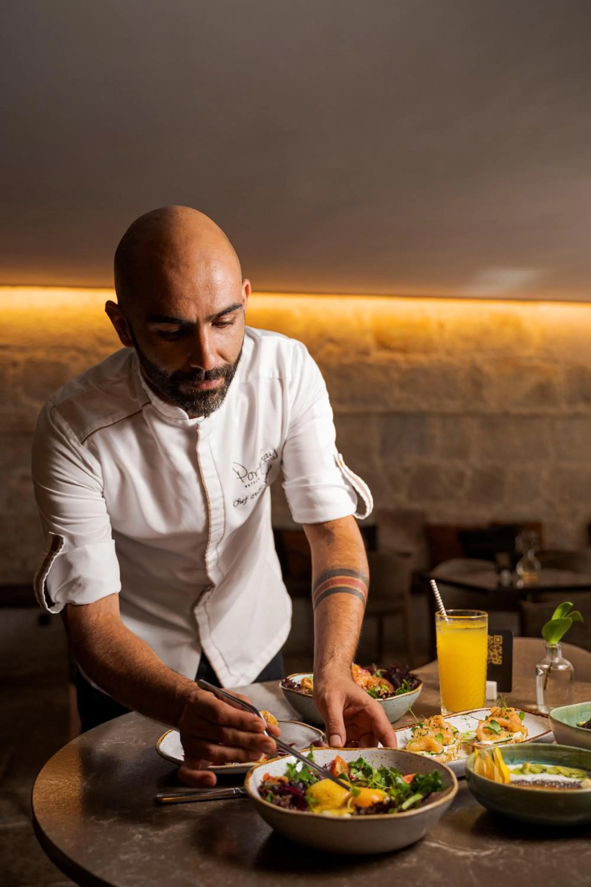 Restaurant/places to eat in PortoBay Flores