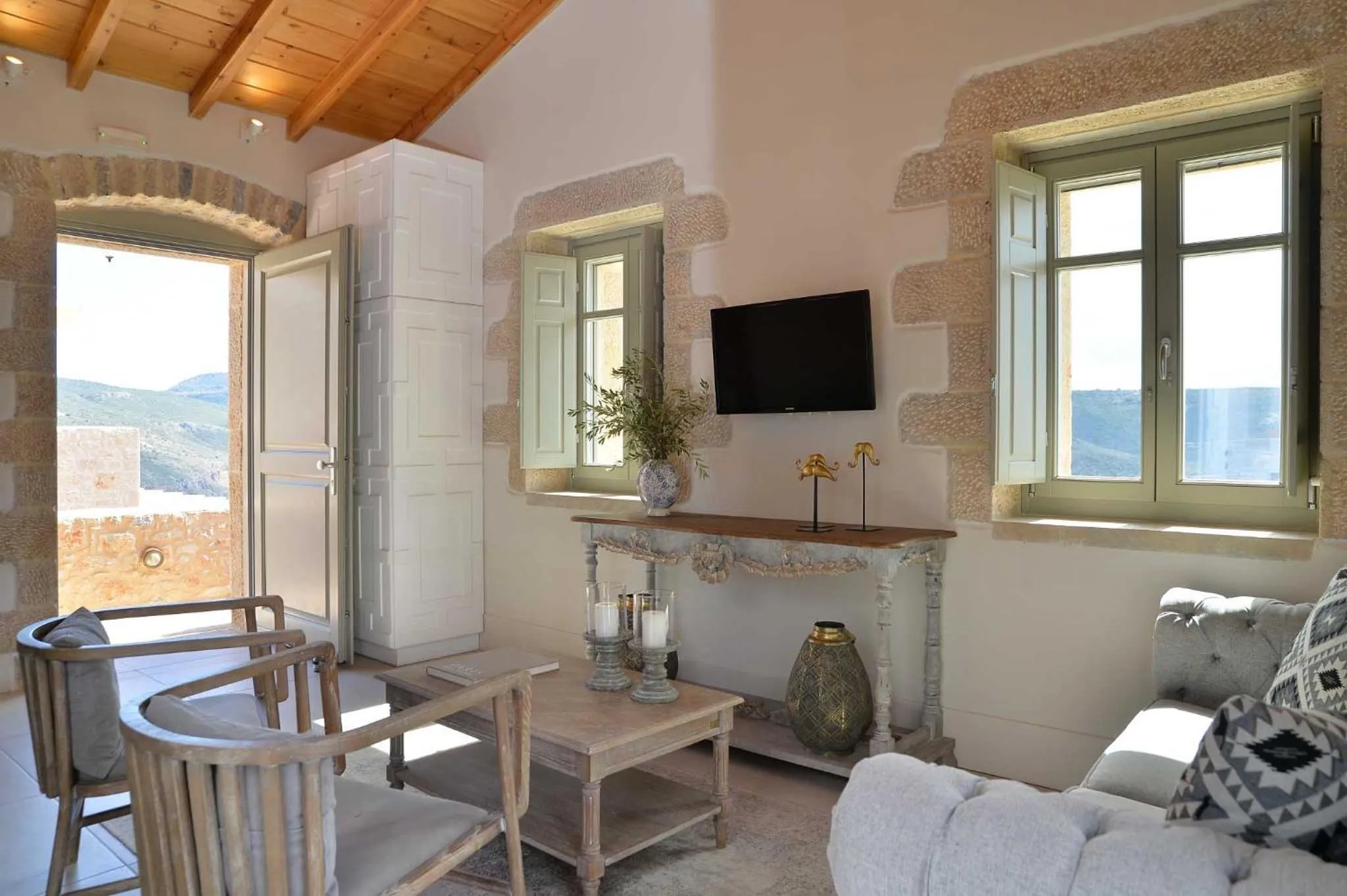 TV and multimedia in Akrolithi Boutique Hotel & Suites