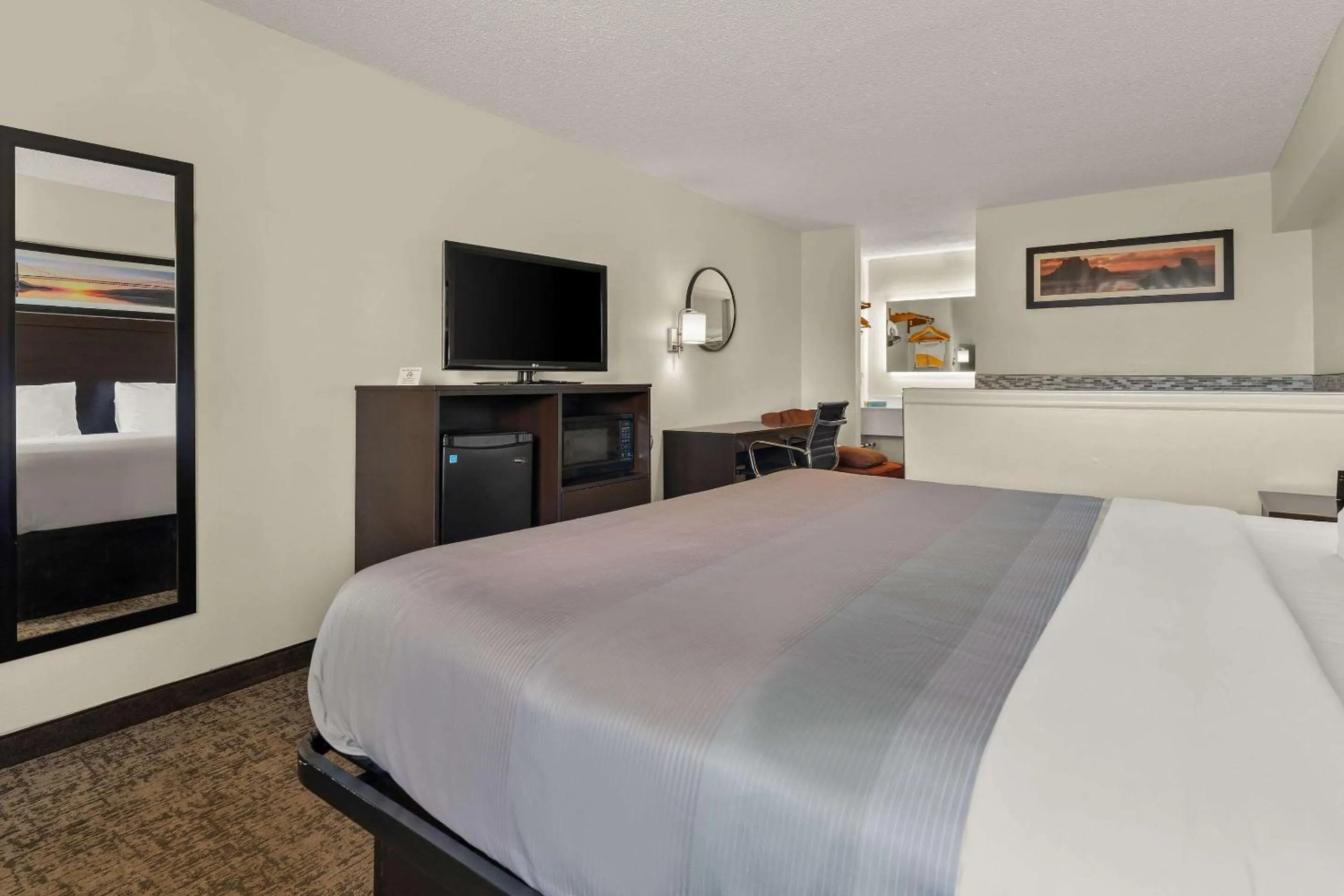 Bedroom, Bed in Quality Inn & Suites Dublin