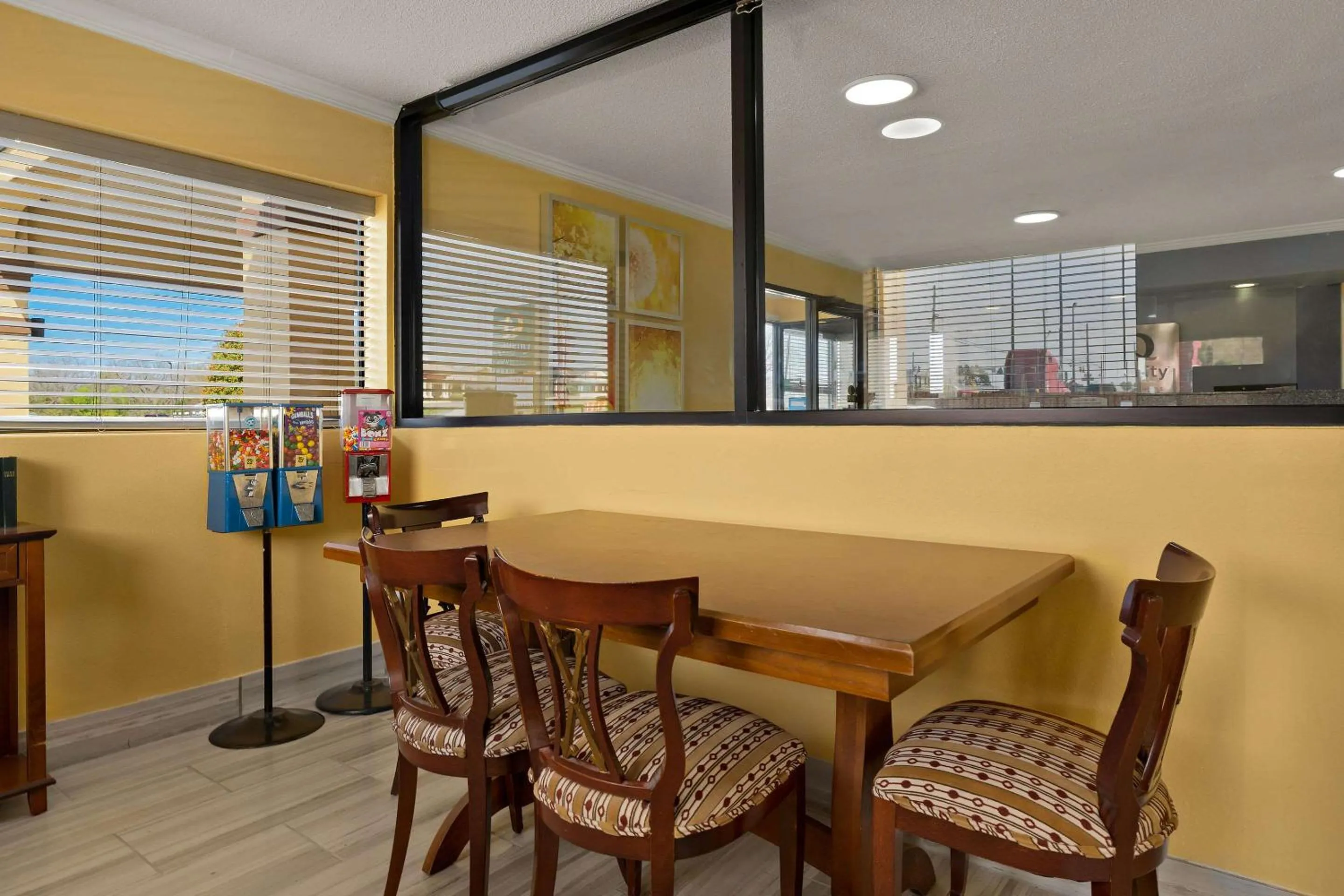 Breakfast in Quality Inn & Suites Dublin