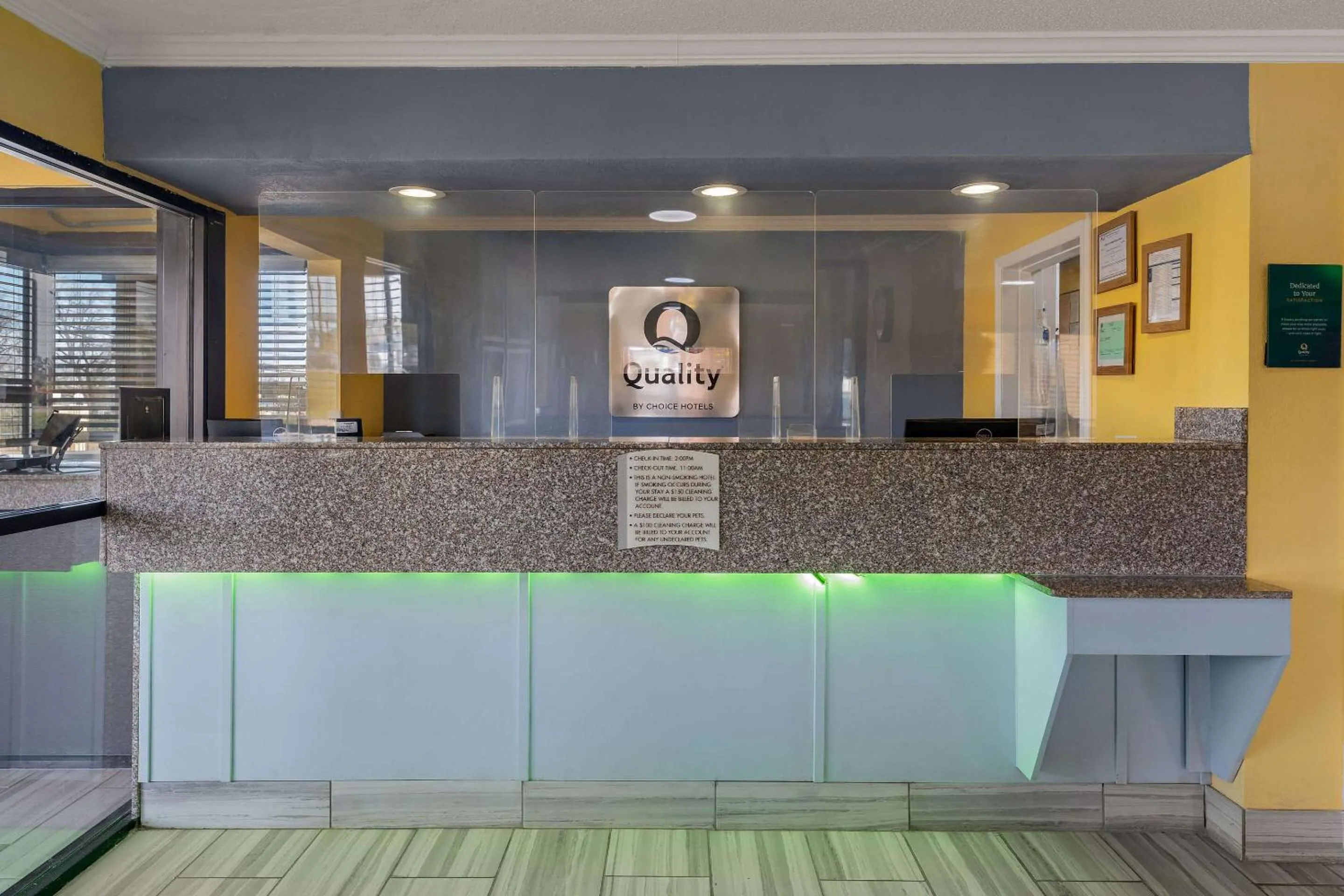 Lobby or reception in Quality Inn & Suites Dublin