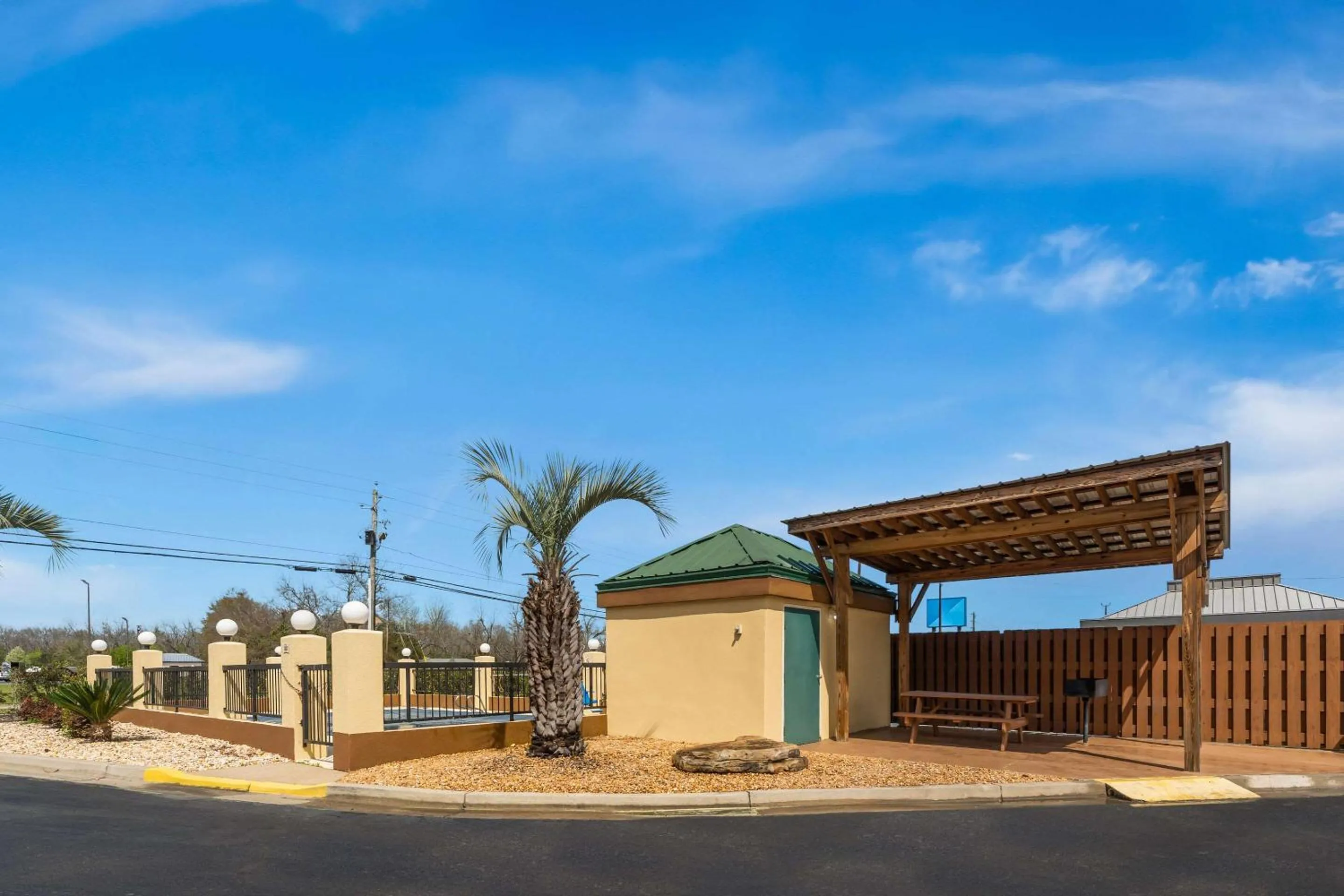 Property building in Quality Inn & Suites Dublin